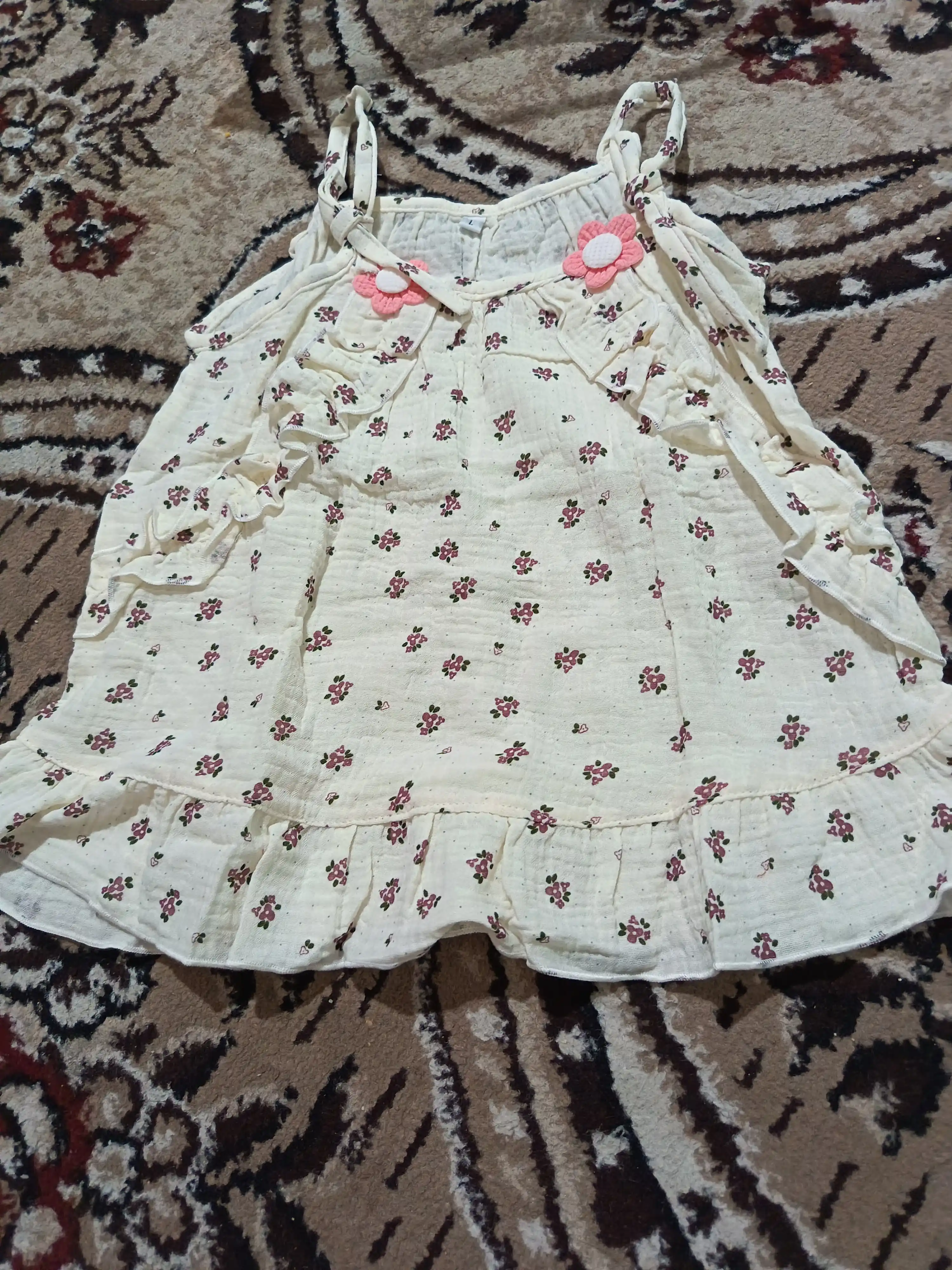 1 yoshdan 6 yoshgacha bo‘lgan qizlar uchun gul bosilgan yozgi to‘plam, muslin