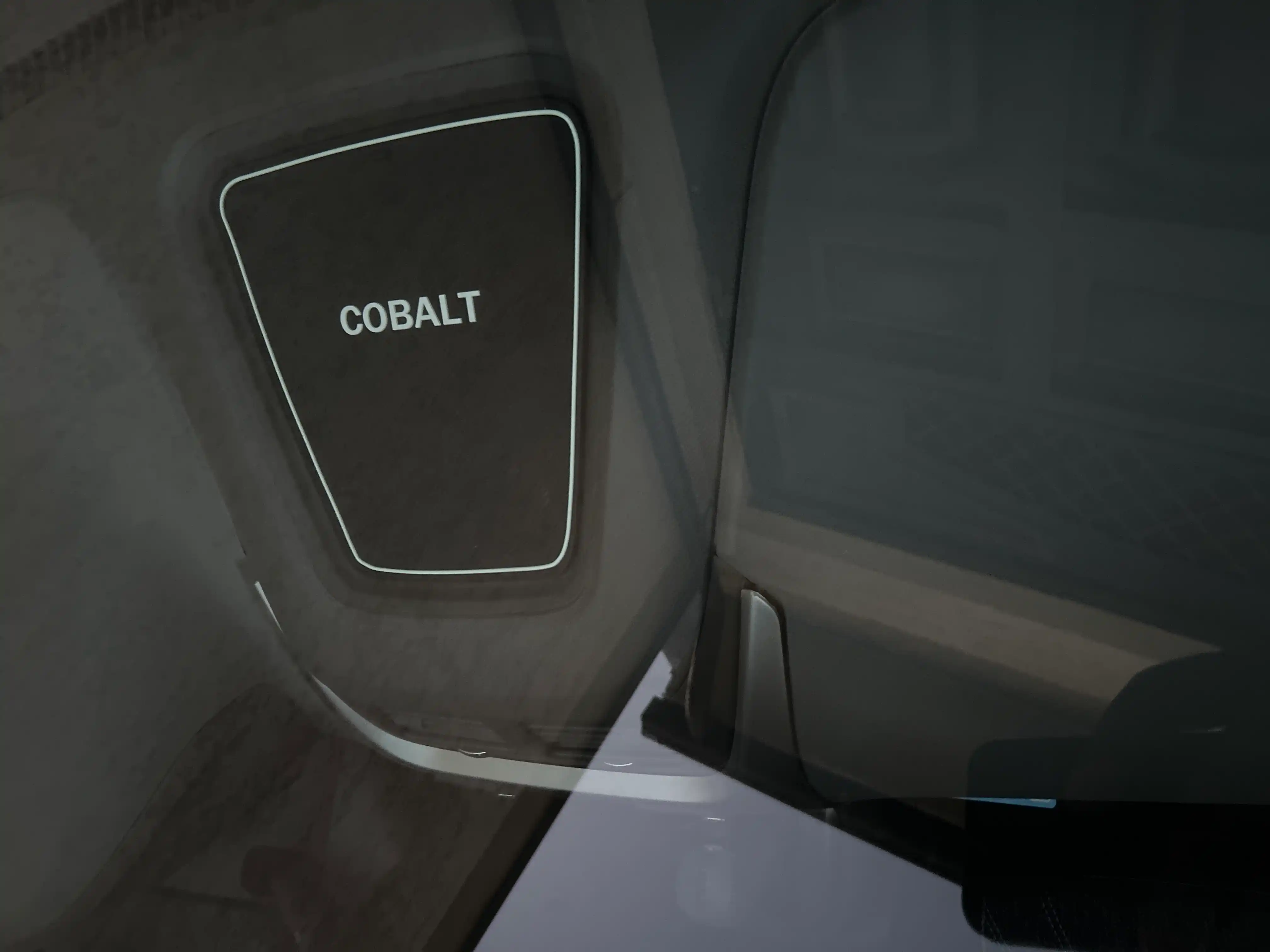 Cobalt torpedalarining rezina yostiqchalari qorong‘ida porlaydi