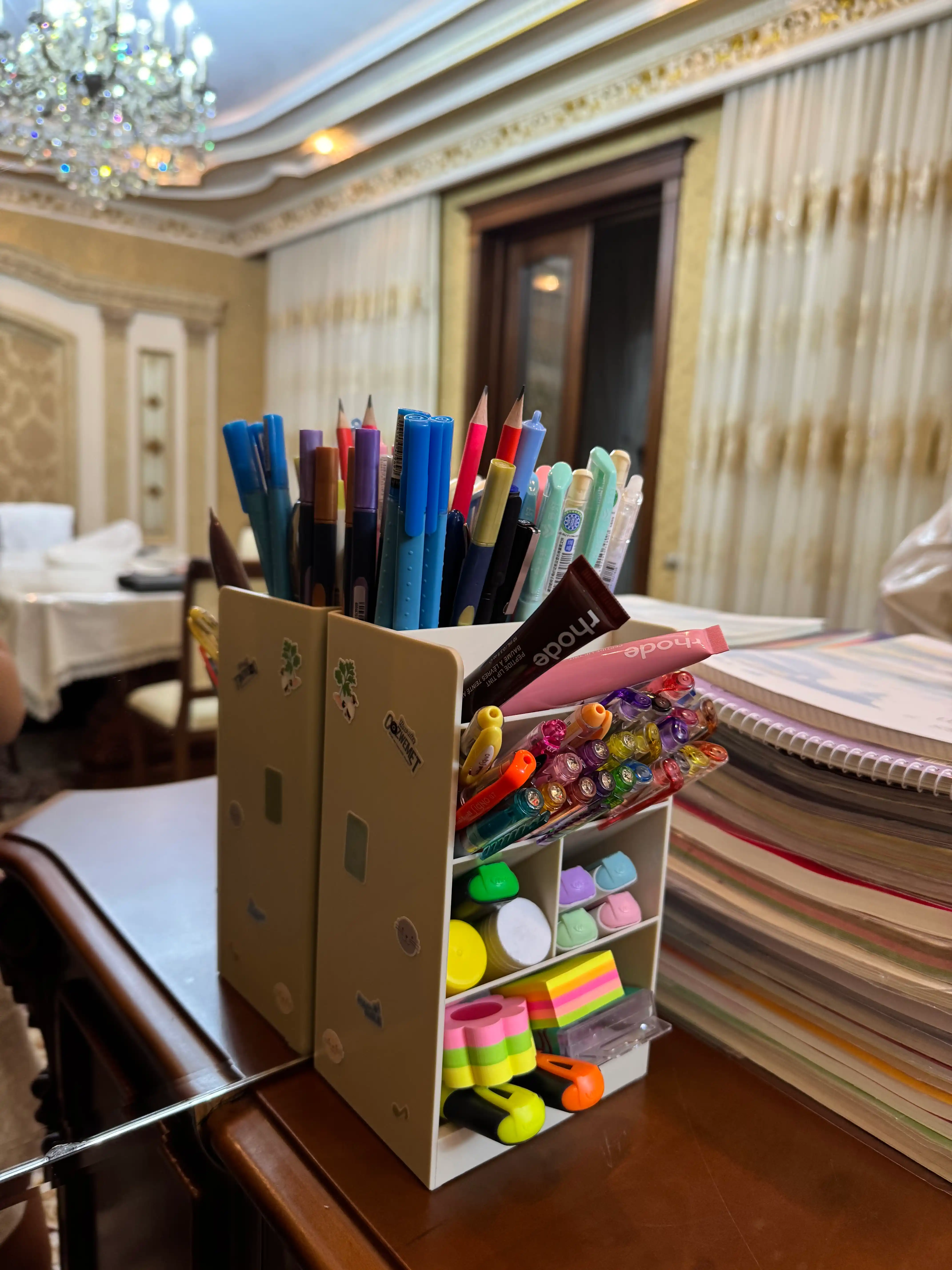 Ruchkalar, qalamlar va o'quv qurollari uchun stendli organayzer, Deli Pen Holder 8939