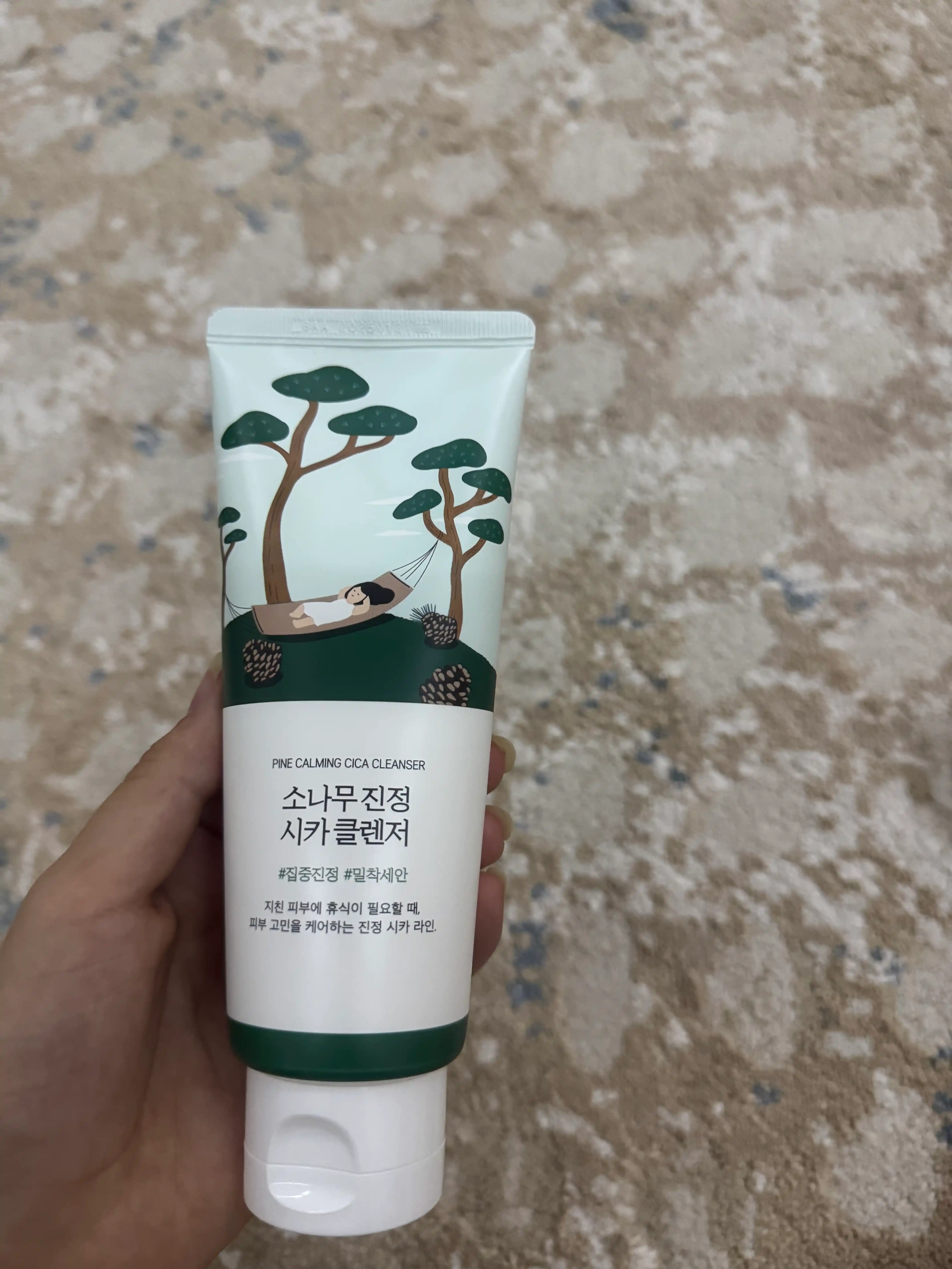 Пенка с экстрактом сосны и центеллы для проблемной кожи Round Lab Pine Cica Cleanser