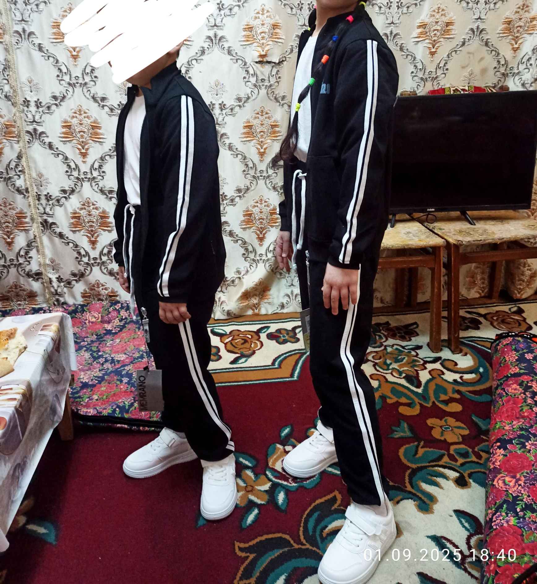 O'g'il bolalar va qizlar uchun sport kostyumi, zamokli va chiziqli