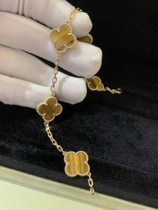 Ayollar va qizlar uchun bilaguzuklar, Clover Van Cleef, ranglari o'zgarmaydi va qoraymaydi