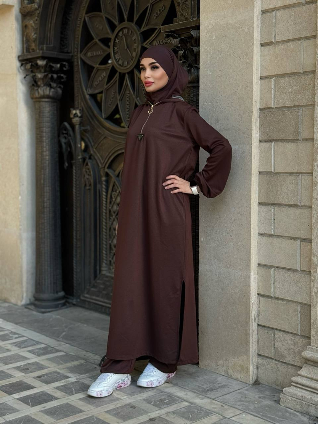 busty ayollar xxx Qizil qalpoqcha panda bilan jinsiy aloqa