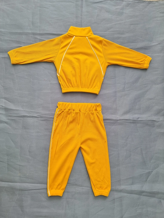 Qizlar va o‘g‘il bolalar uchun velvetdan tikilgan sport kostyumi, 3-5 yosh