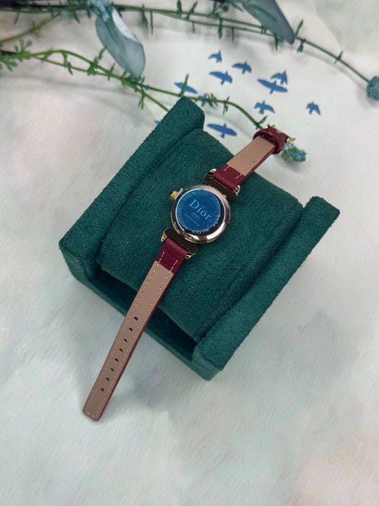 Ayollar soati Dior