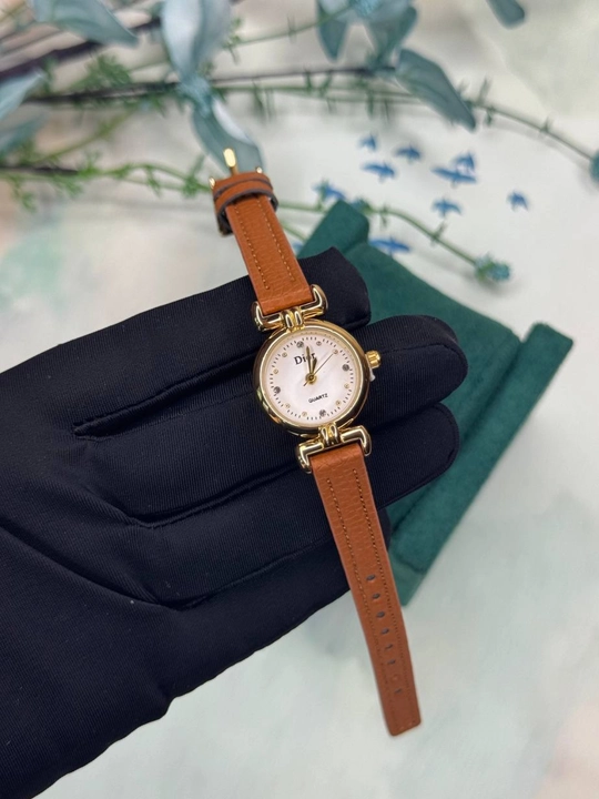 Ayollar soati Dior