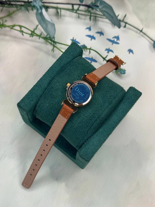 Ayollar soati Dior