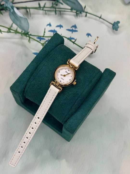 Ayollar soati Dior - 