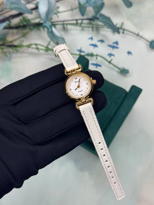 Ayollar soati Dior