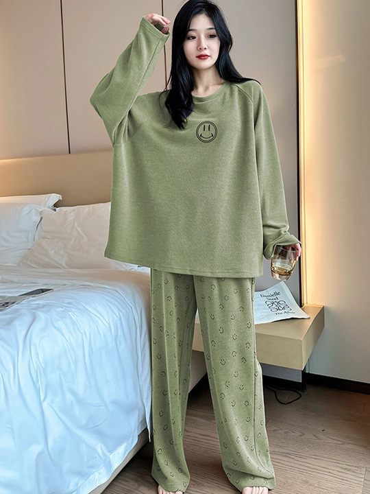 Ayollar pijamasi