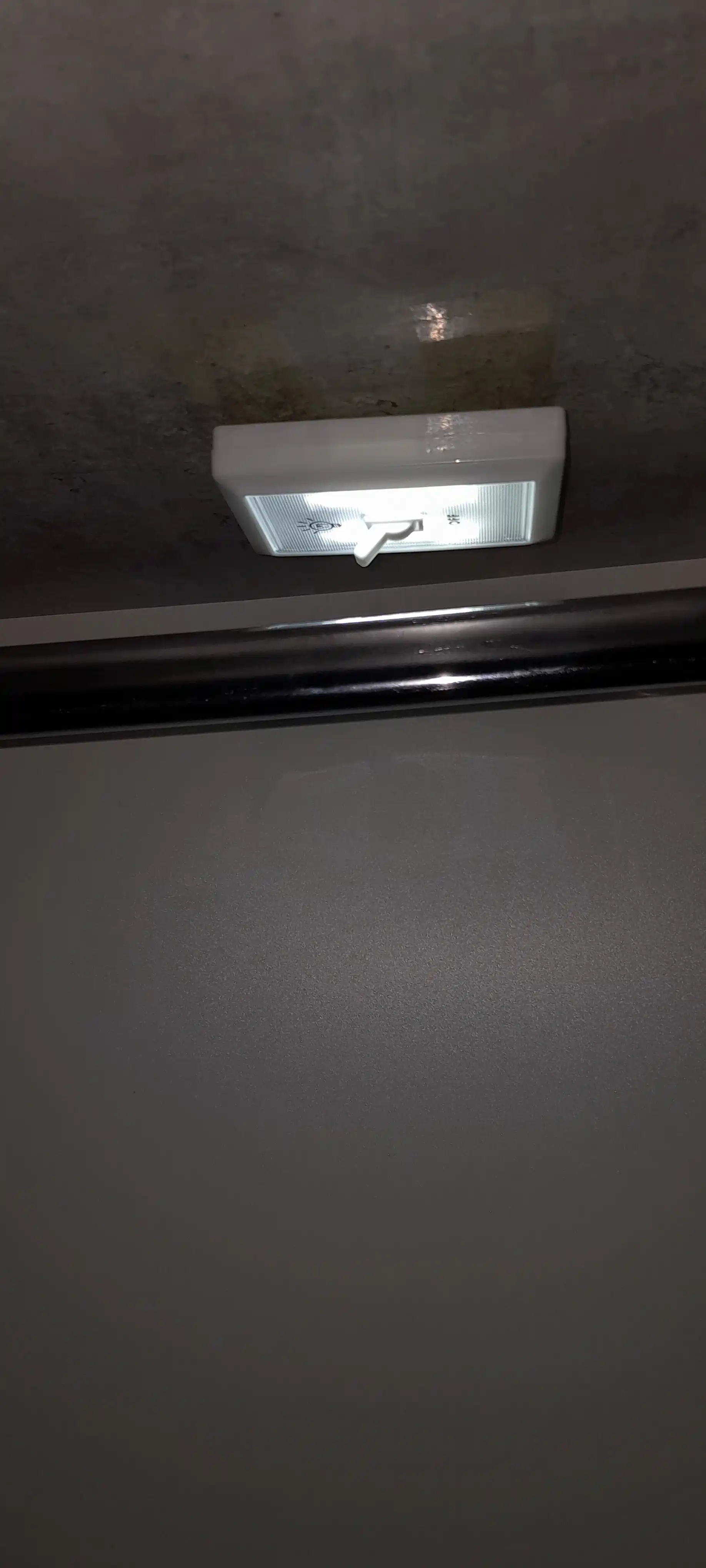 Simsiz COB LED kalit chiroq, batareykali devor va shkaf yoritgichi