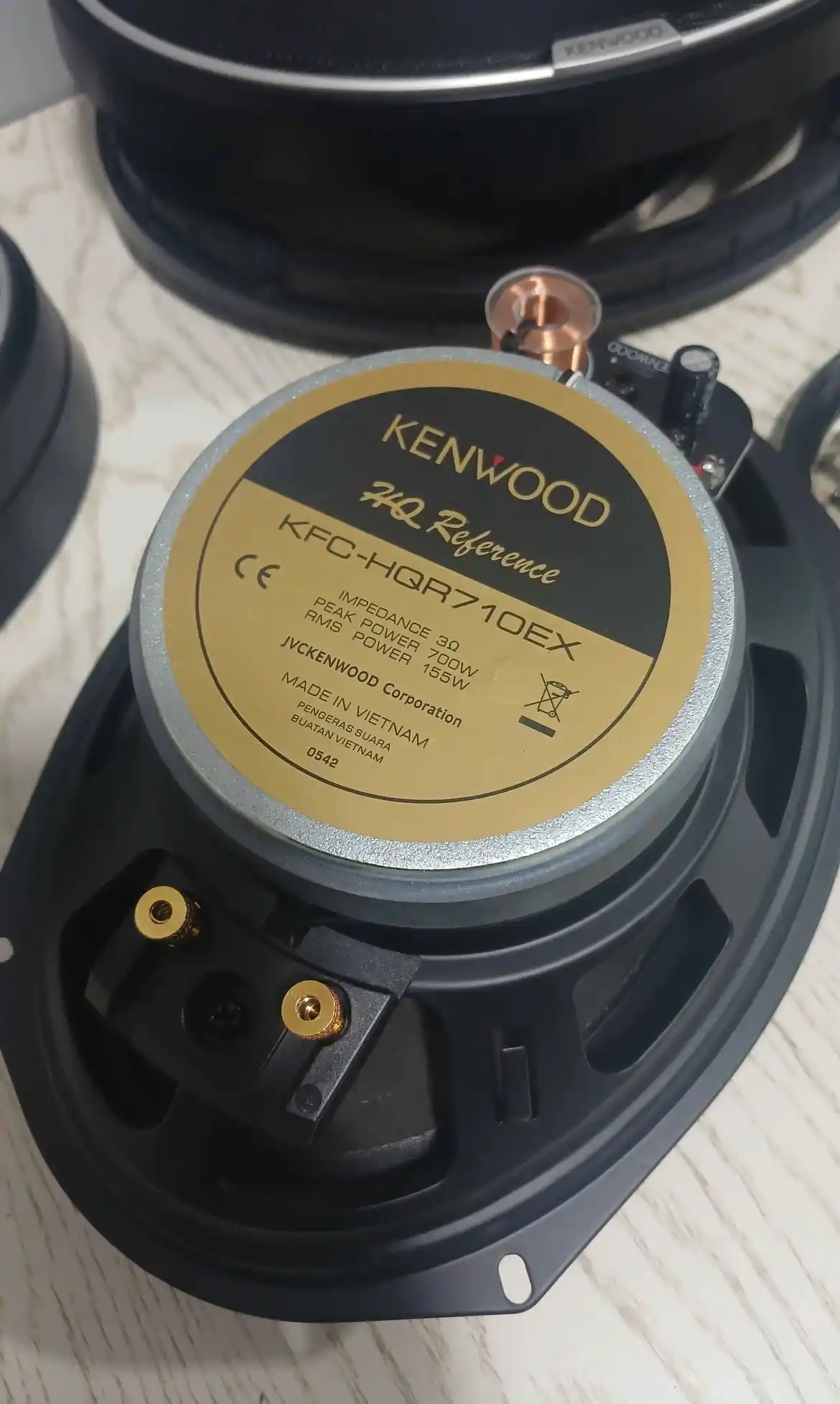 Колонка Kenwood legenda Botex 700wat 2 шт, очень чистый звук тяжелый вес стоит своих денег