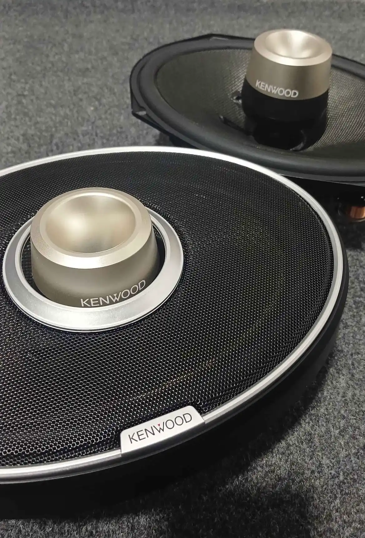 Колонка Kenwood legenda Botex 700wat 2 шт, очень чистый звук тяжелый вес стоит своих денег