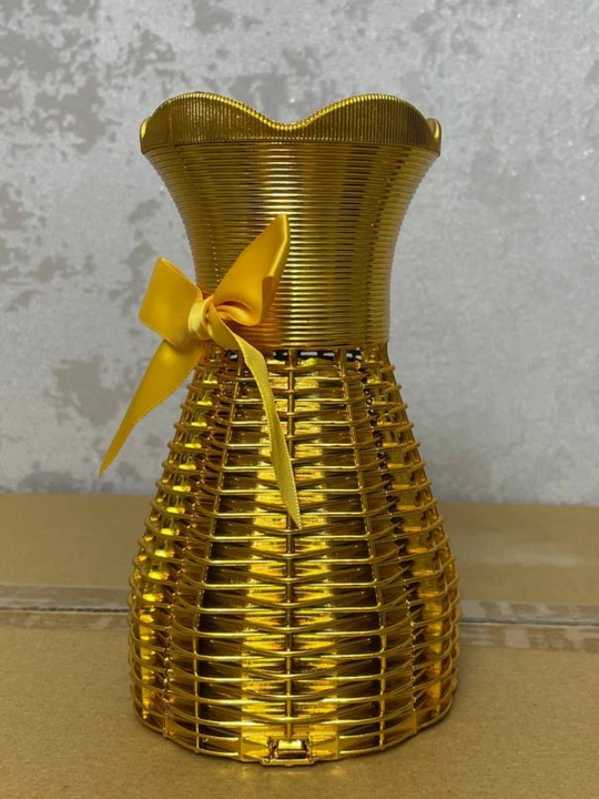 Gullar uchun guldon, plastik