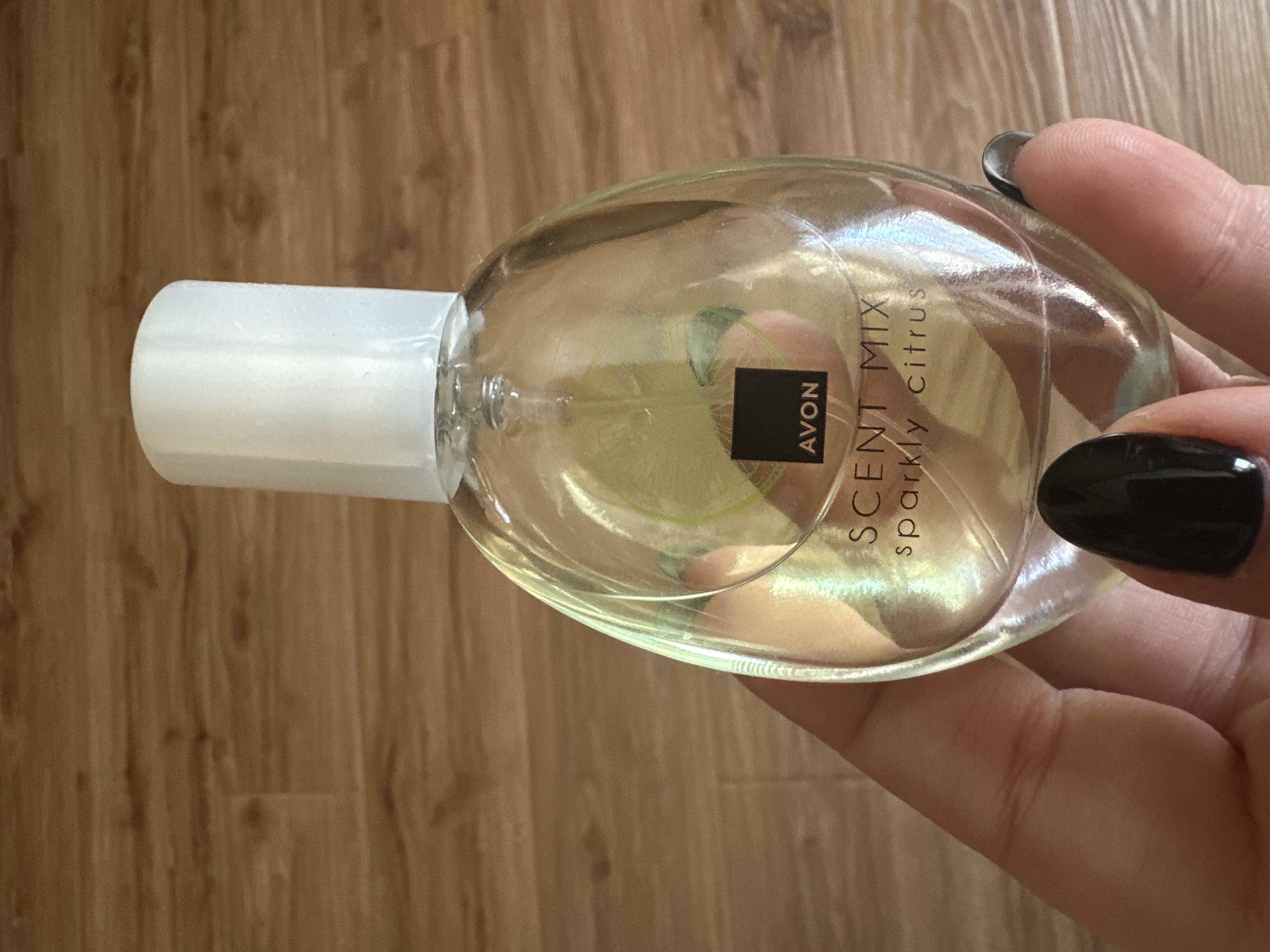 AVON Scent Mix Sparkly Citrus turkumidagi pardoz suvi, 30 ml