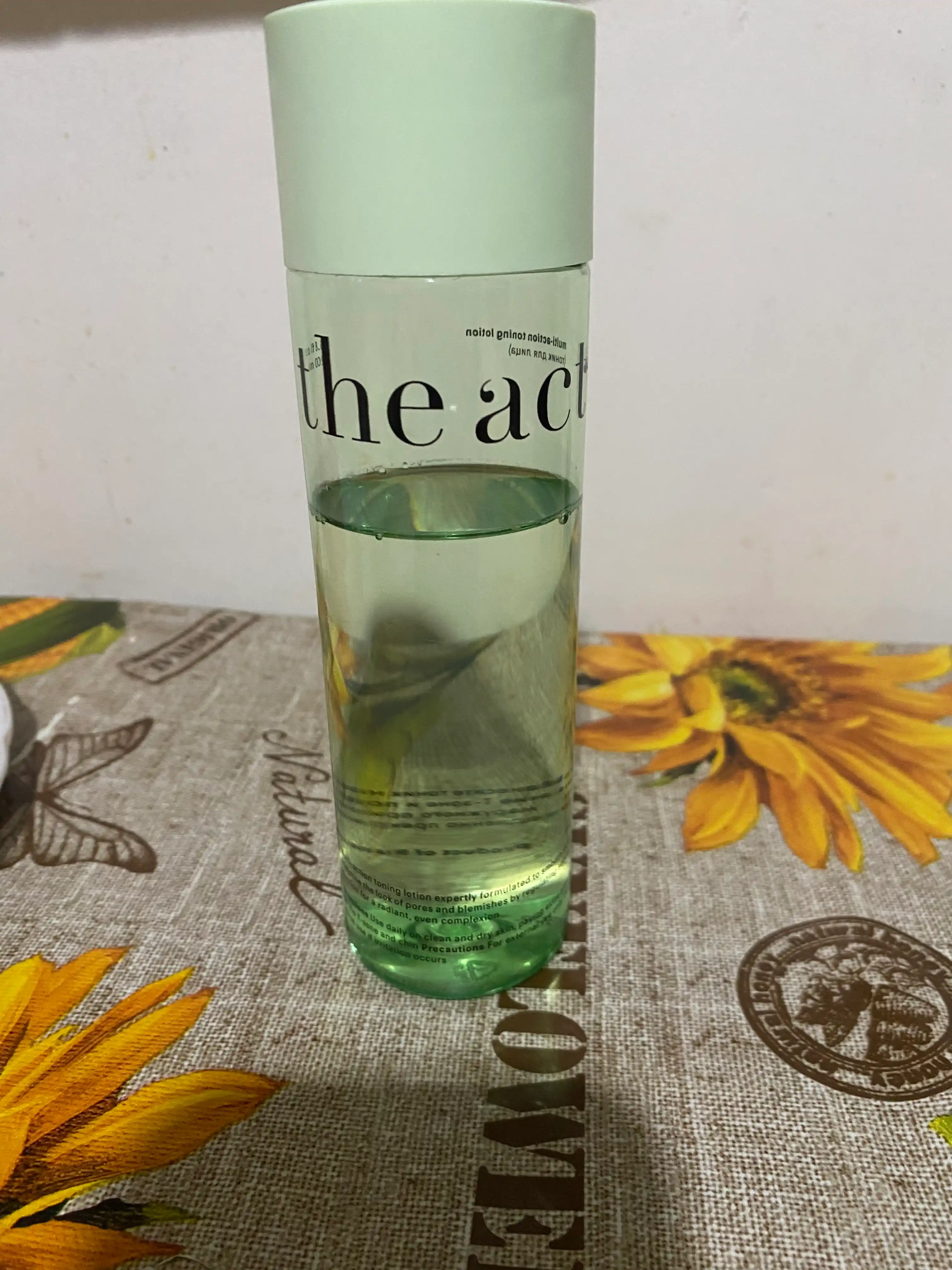 The Act yuz uchun namlovchi tonik, oltin qarag‘ay suvli ekstrakti asosida, 200 ml