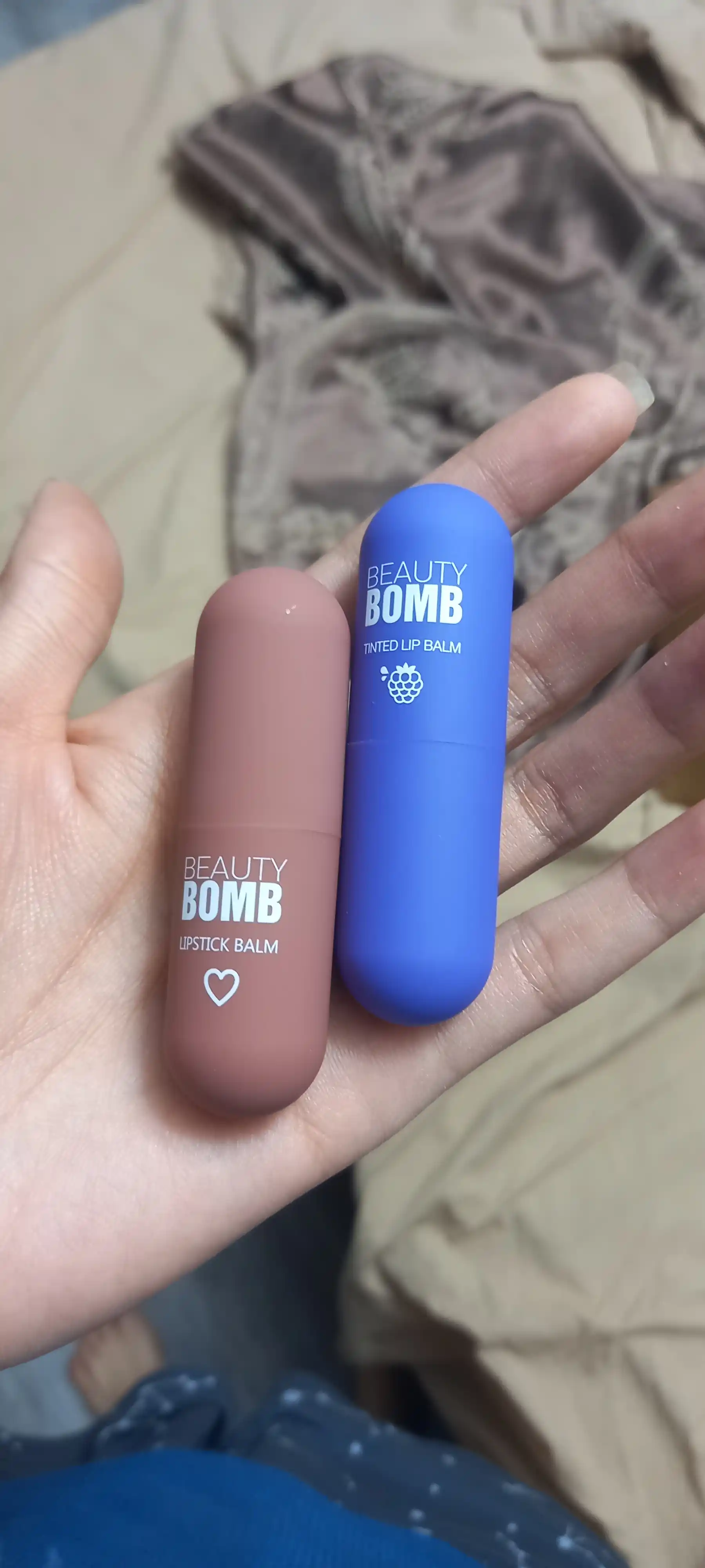 Lab uchun balzam Beauty Bomb, ton 04, 3.5 g