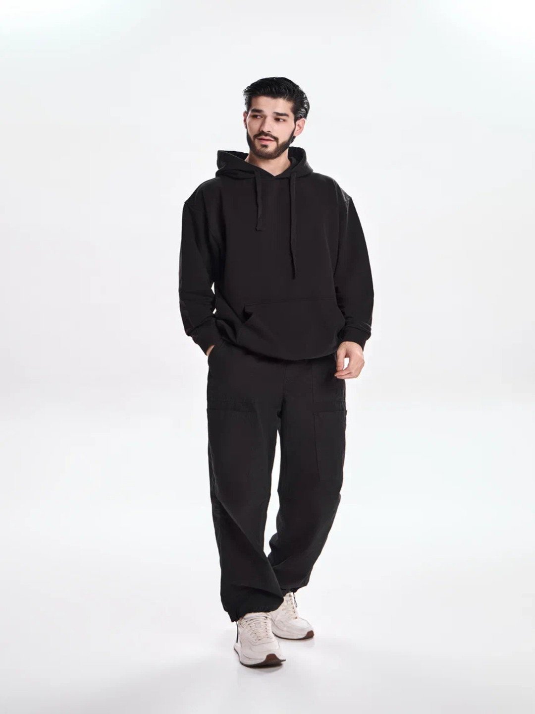 Sperma jinsiy aloqa rasmlar Shifokor qizga jinsiy massaj qiladi