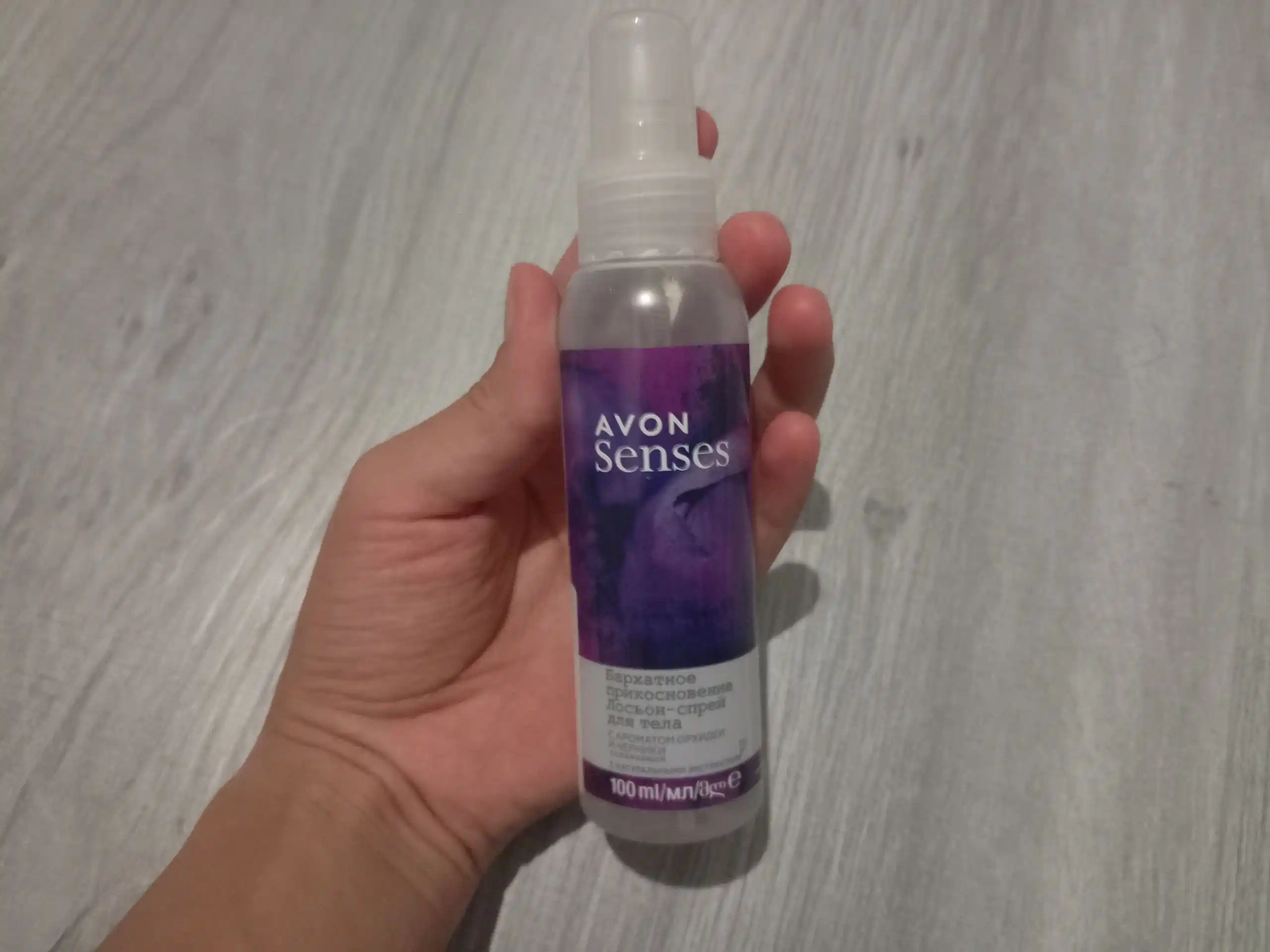 Tana uchun "Avon Senses" "Baxmal teginish" spreyi, 100 ml