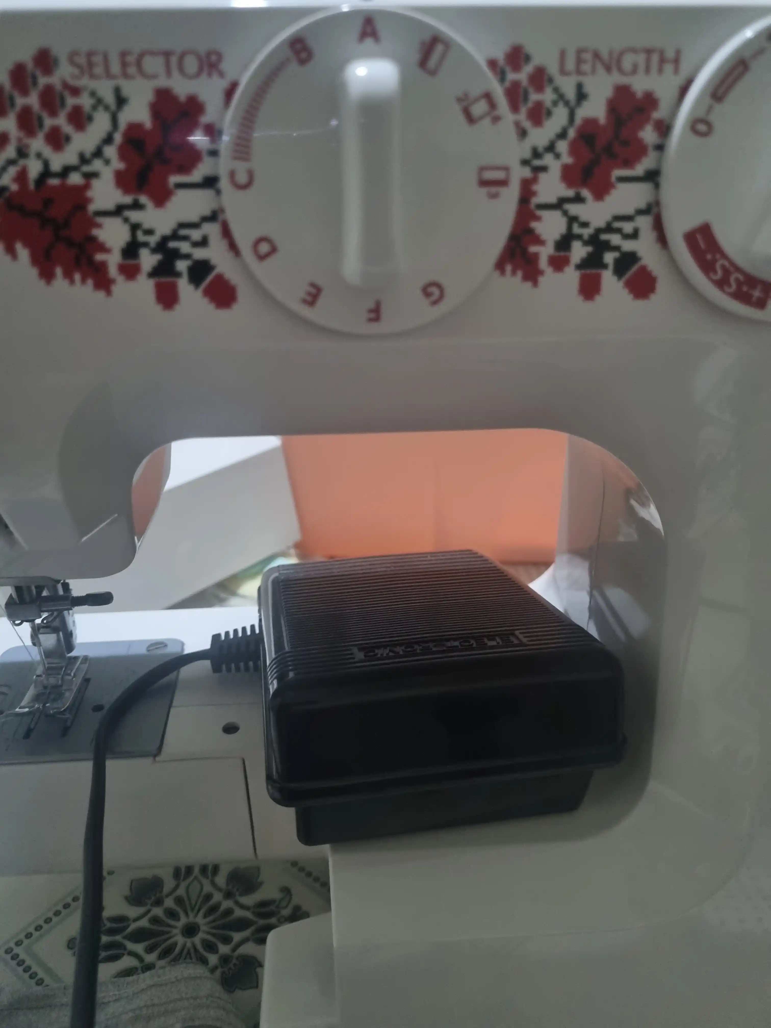 Tikuv mashinasi Janome HomeDecor 2077