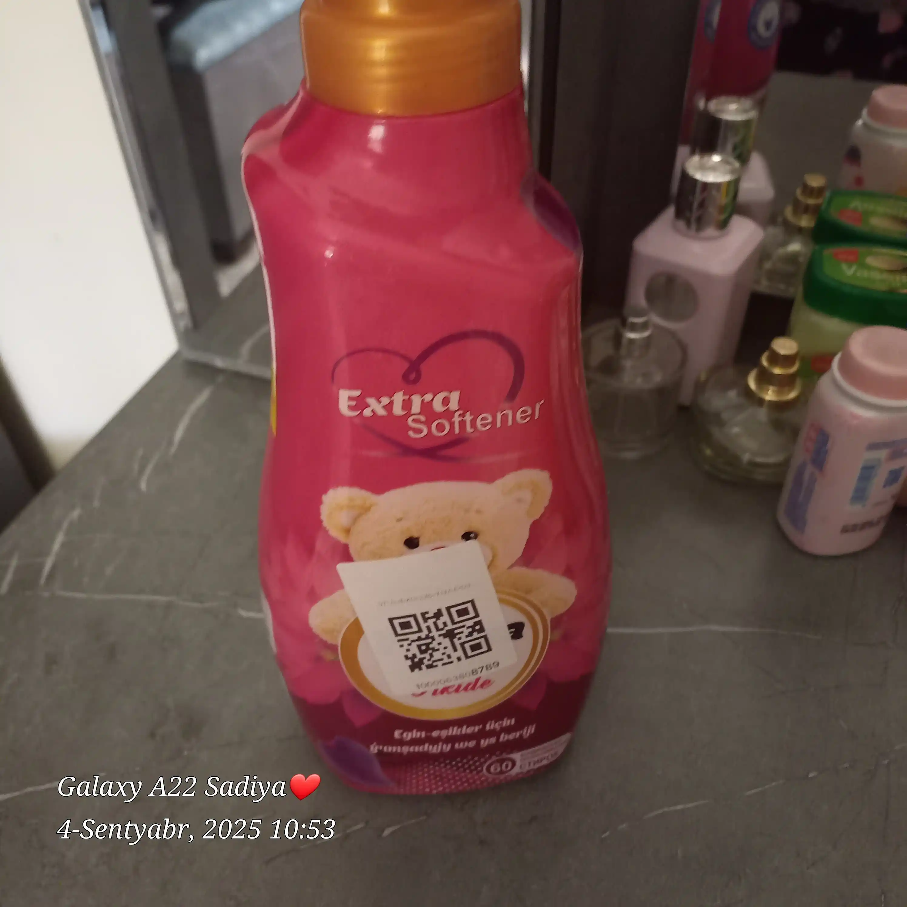 Kir yuvish uchun konditsioner YUMSA, kiyimlarga hid beradi, 1440 ml, 3 kg
