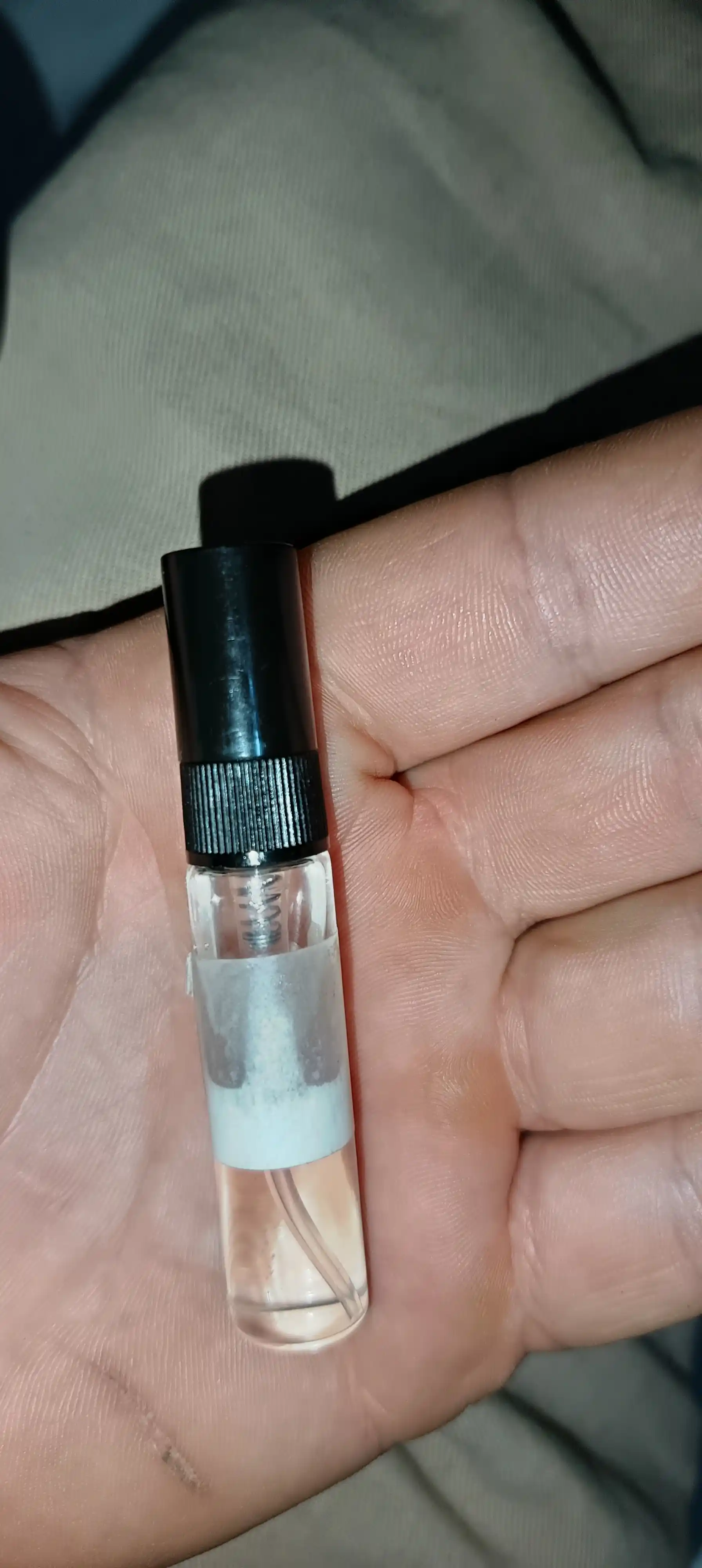 Krike, ayollar va erkaklar uchun atir