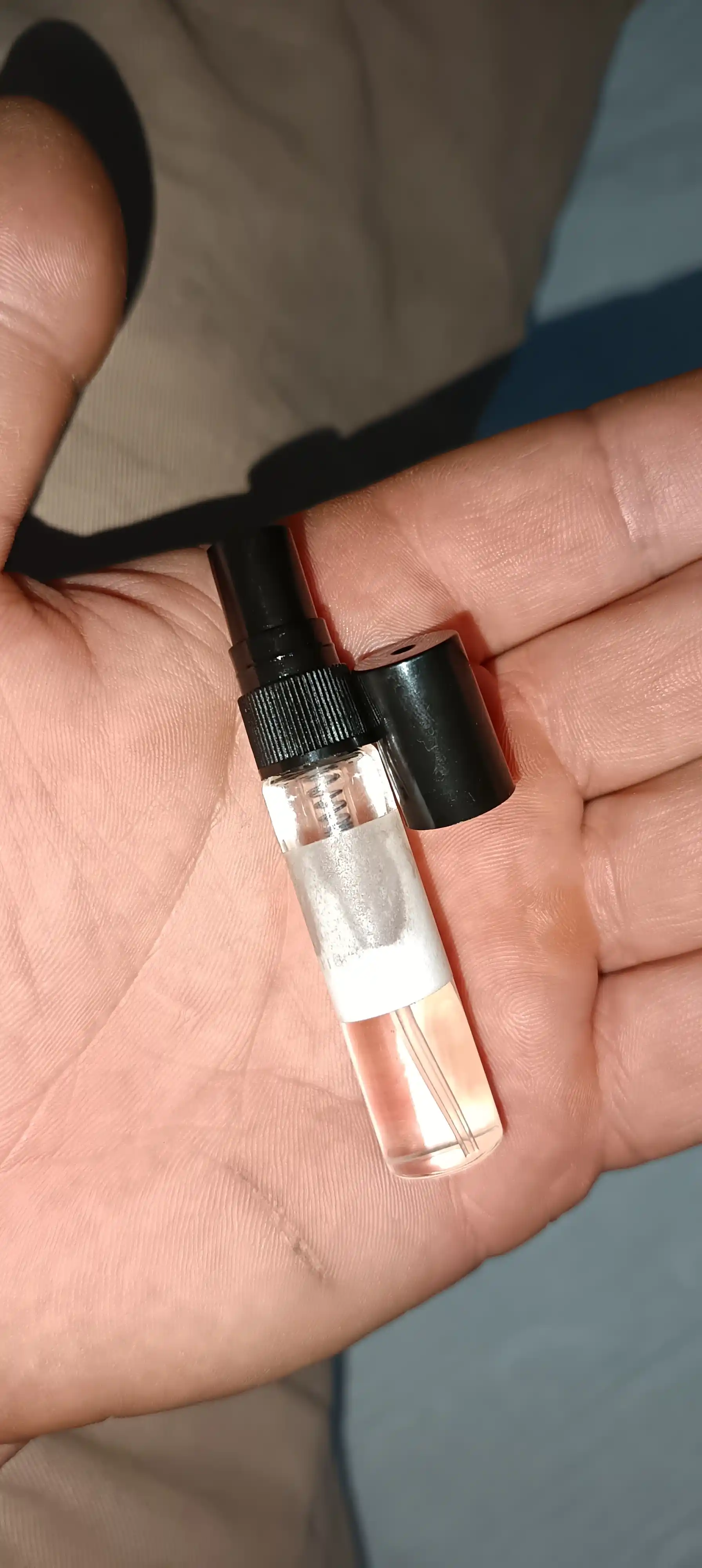 Krike, ayollar va erkaklar uchun atir