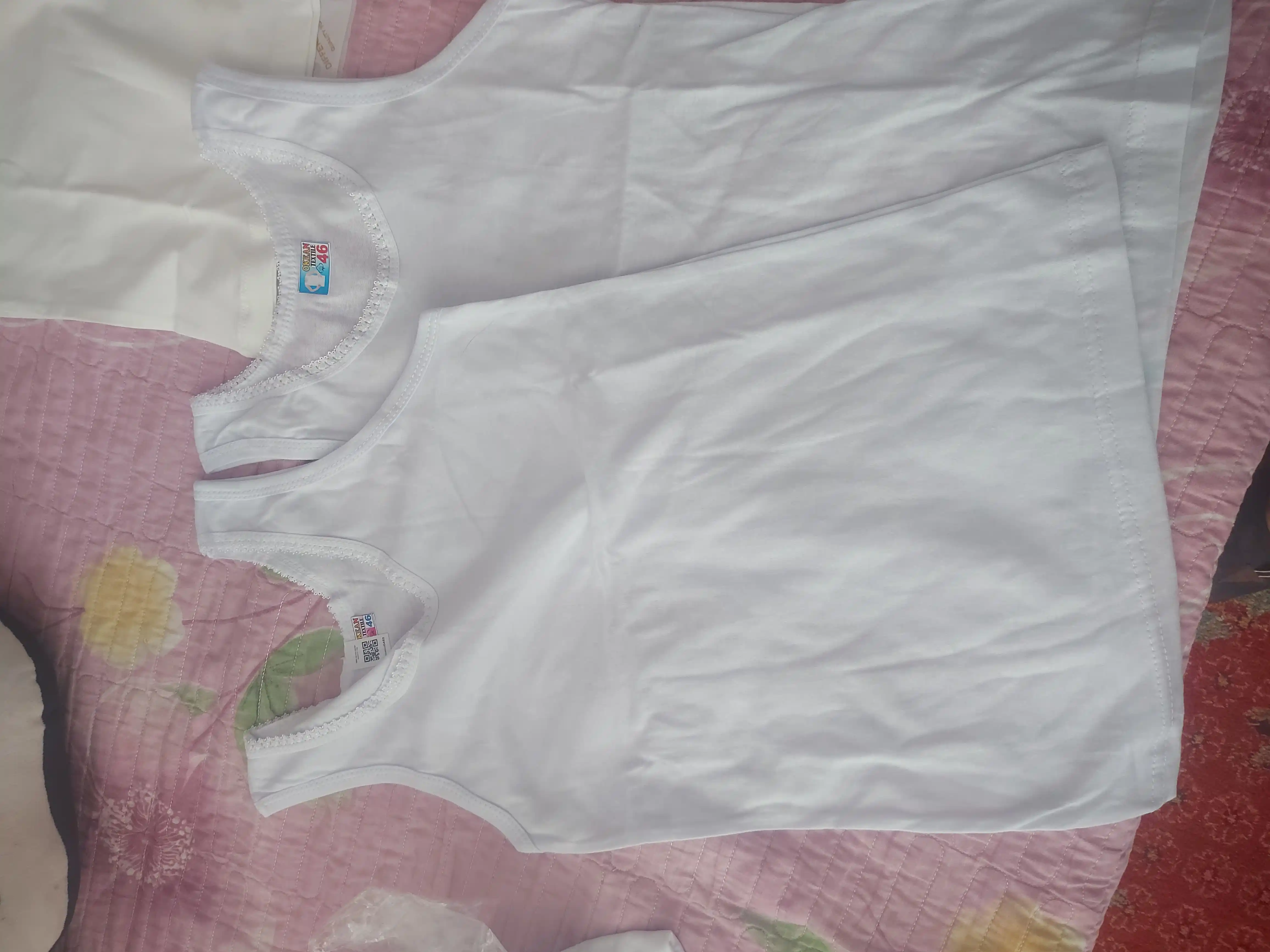 Qiz va o'g'il bolalar uchun mayka, 6 yoshdan 15 yoshgacha, oq rangda, 2 juft qadoqda