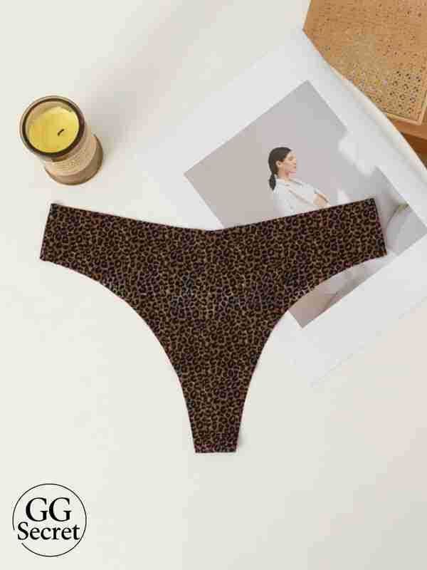 Ayollarning soqollangan mushuklarining fotosuratlari