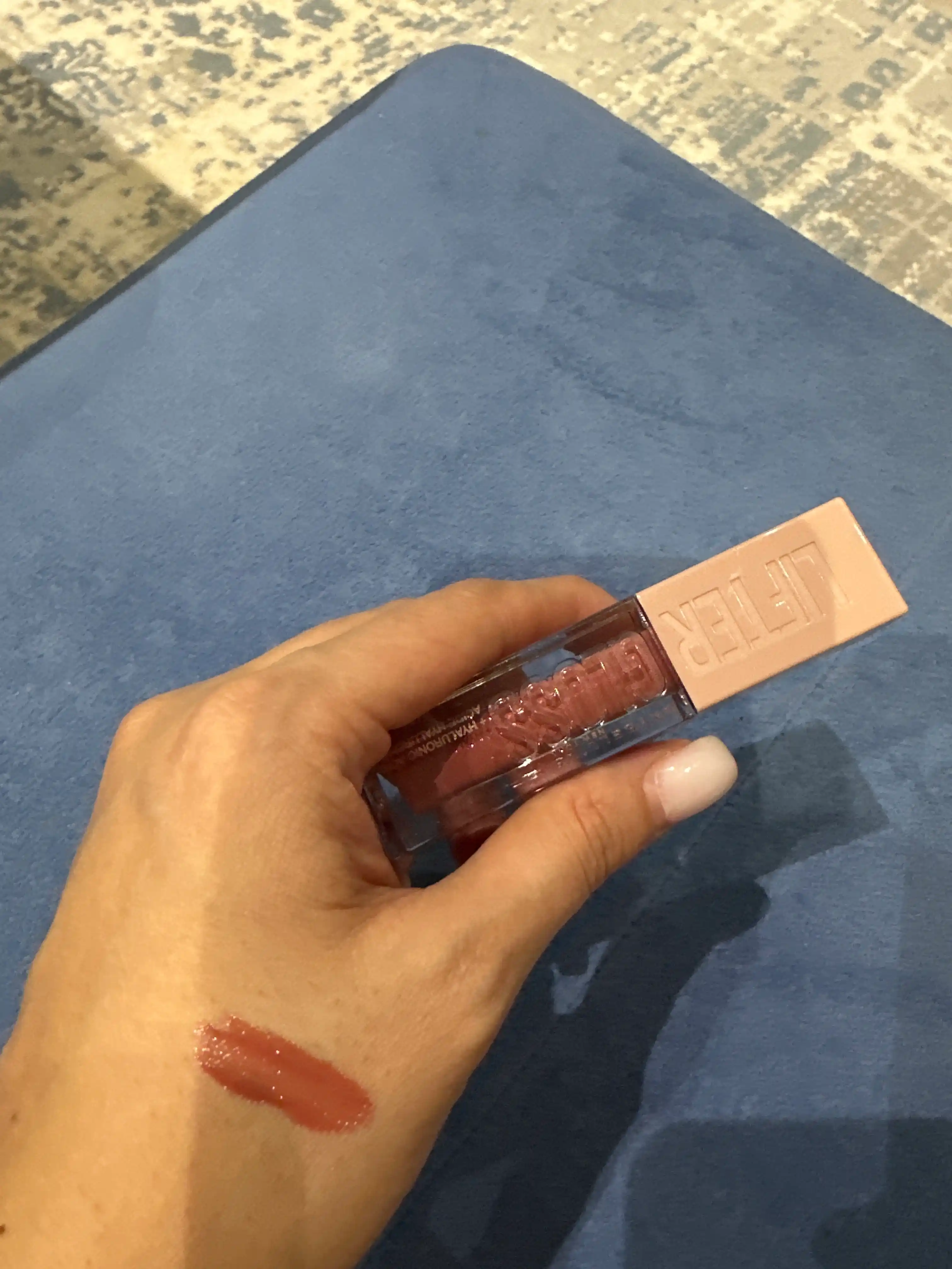 Блеск для губ Maybelline New York Lifter Gloss, тон 004 Silk, 5.4 мл