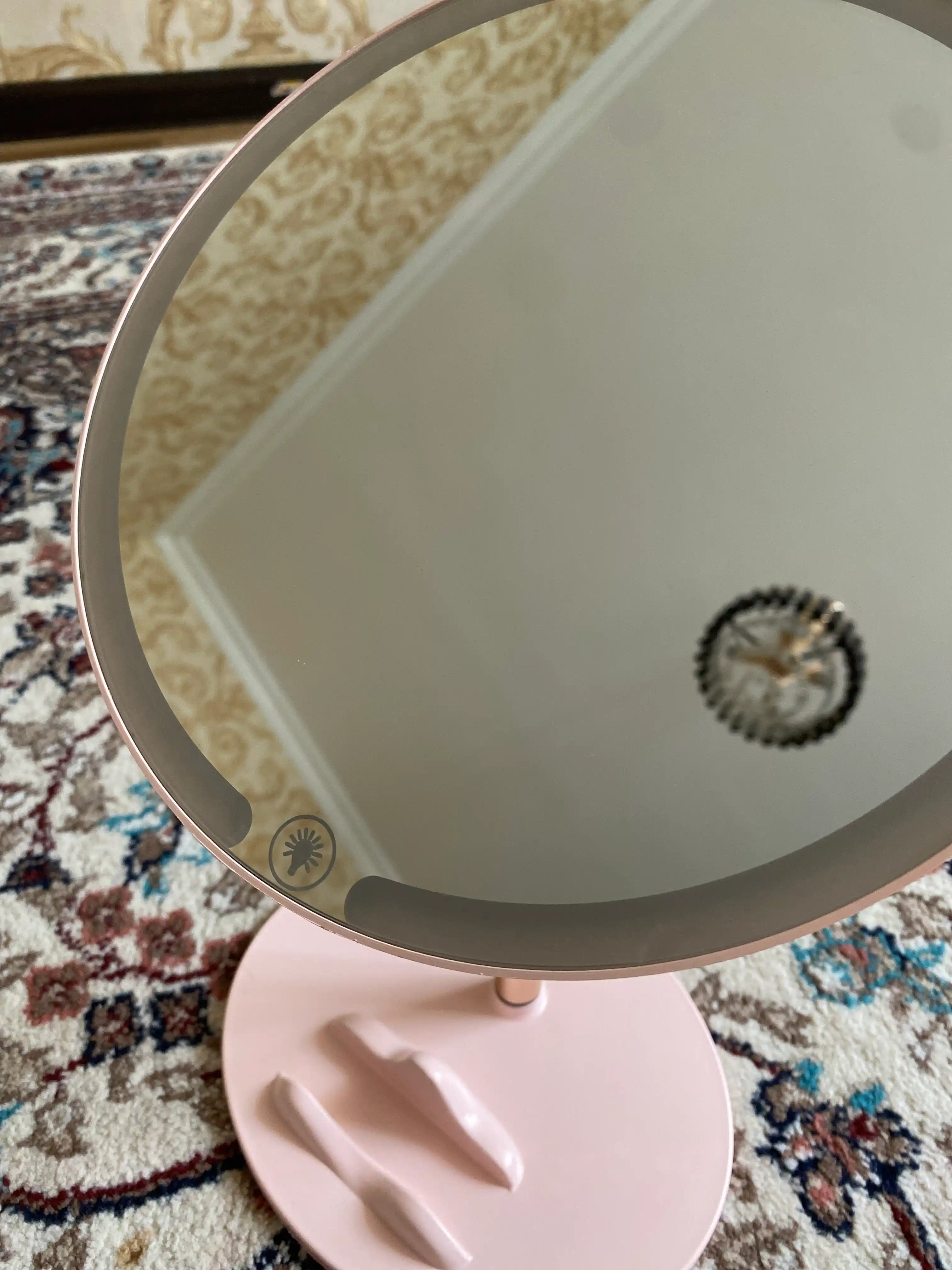 Yoritgichli kosmetik oyna, stol uchun, bo'yanish uchun, USB zaryadlash bilan