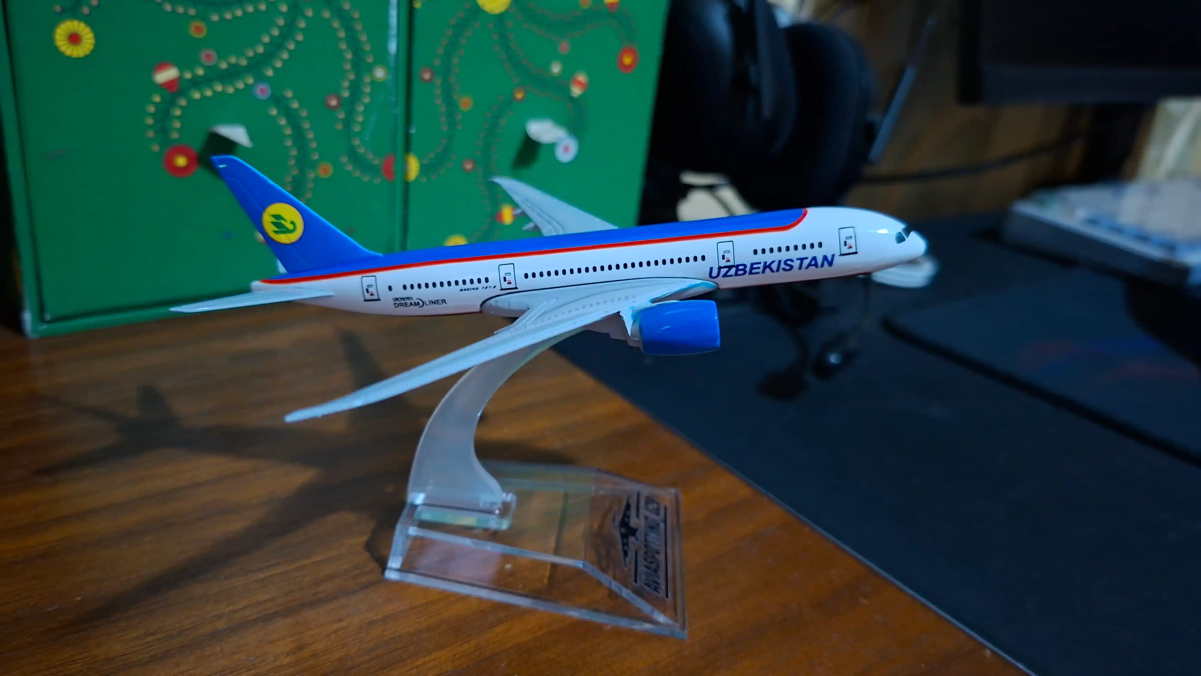 Модель самолёта Boeing 787 Dreamliner, Uzbekistan Airways Uzairways, 14 см, металл и пластик