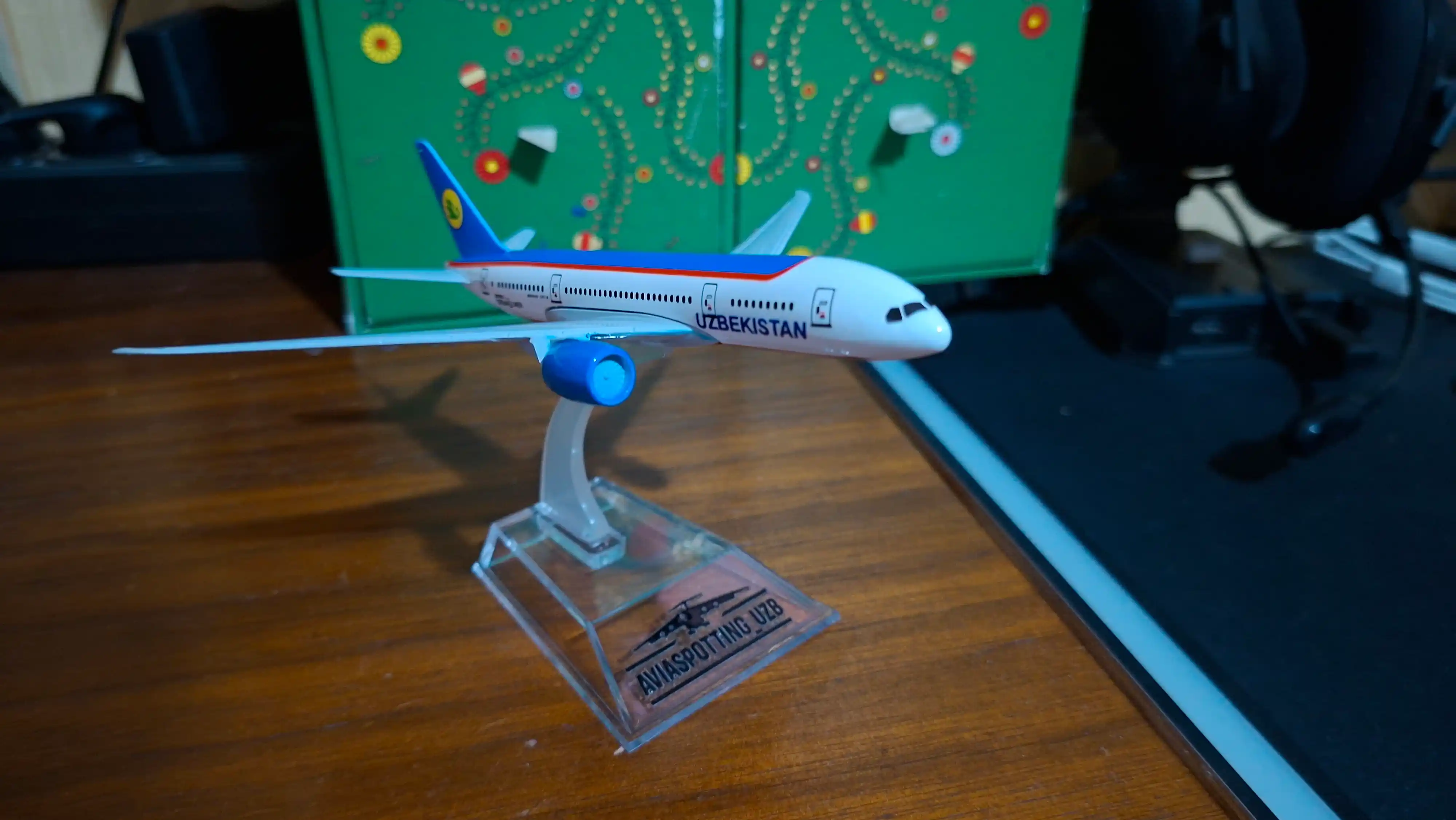 Модель самолёта Boeing 787 Dreamliner, Uzbekistan Airways Uzairways, 14 см, металл и пластик