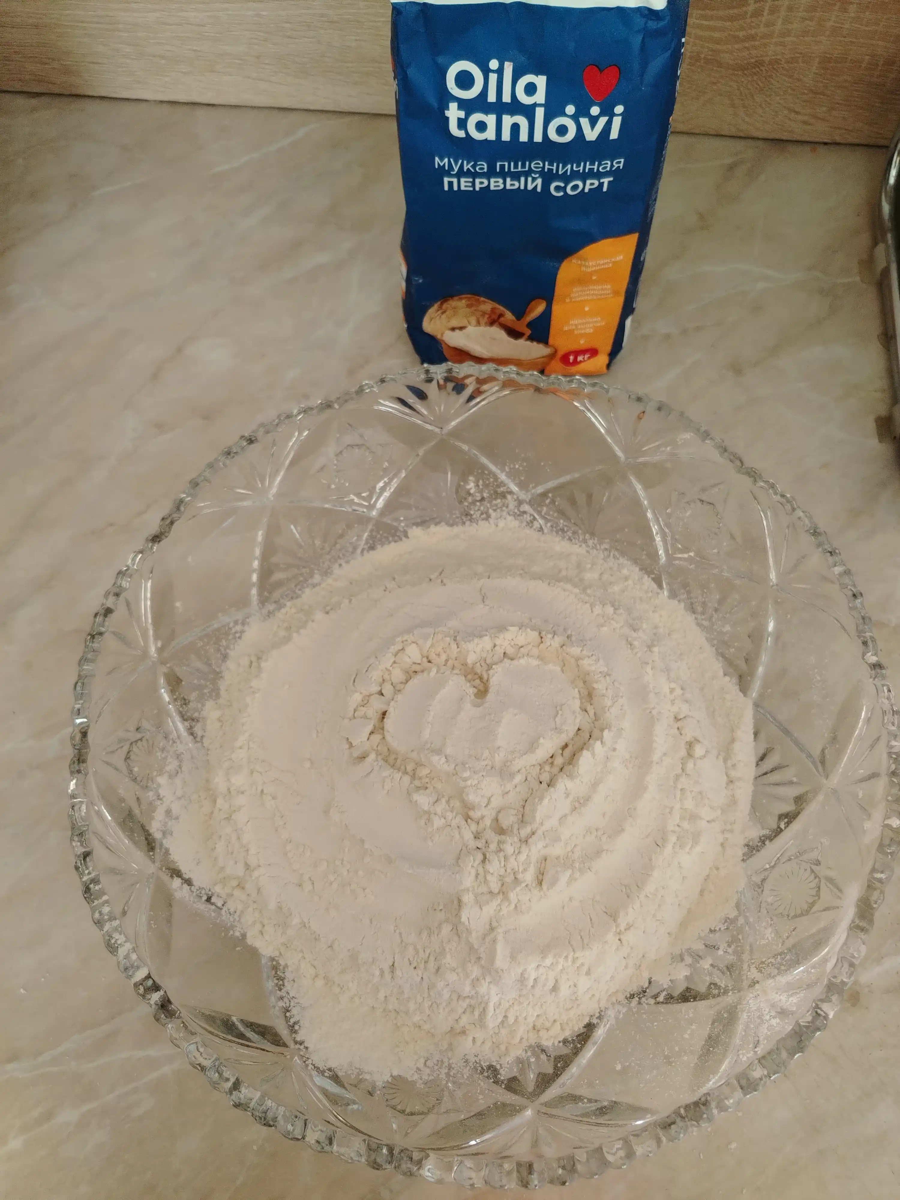 Oila Tanlovi birinchi navli bug'doy uni, 1 kg