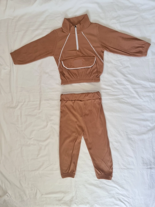 Qizlar va o‘g‘il bolalar uchun velvetdan tikilgan sport kostyumi, 3-5 yosh