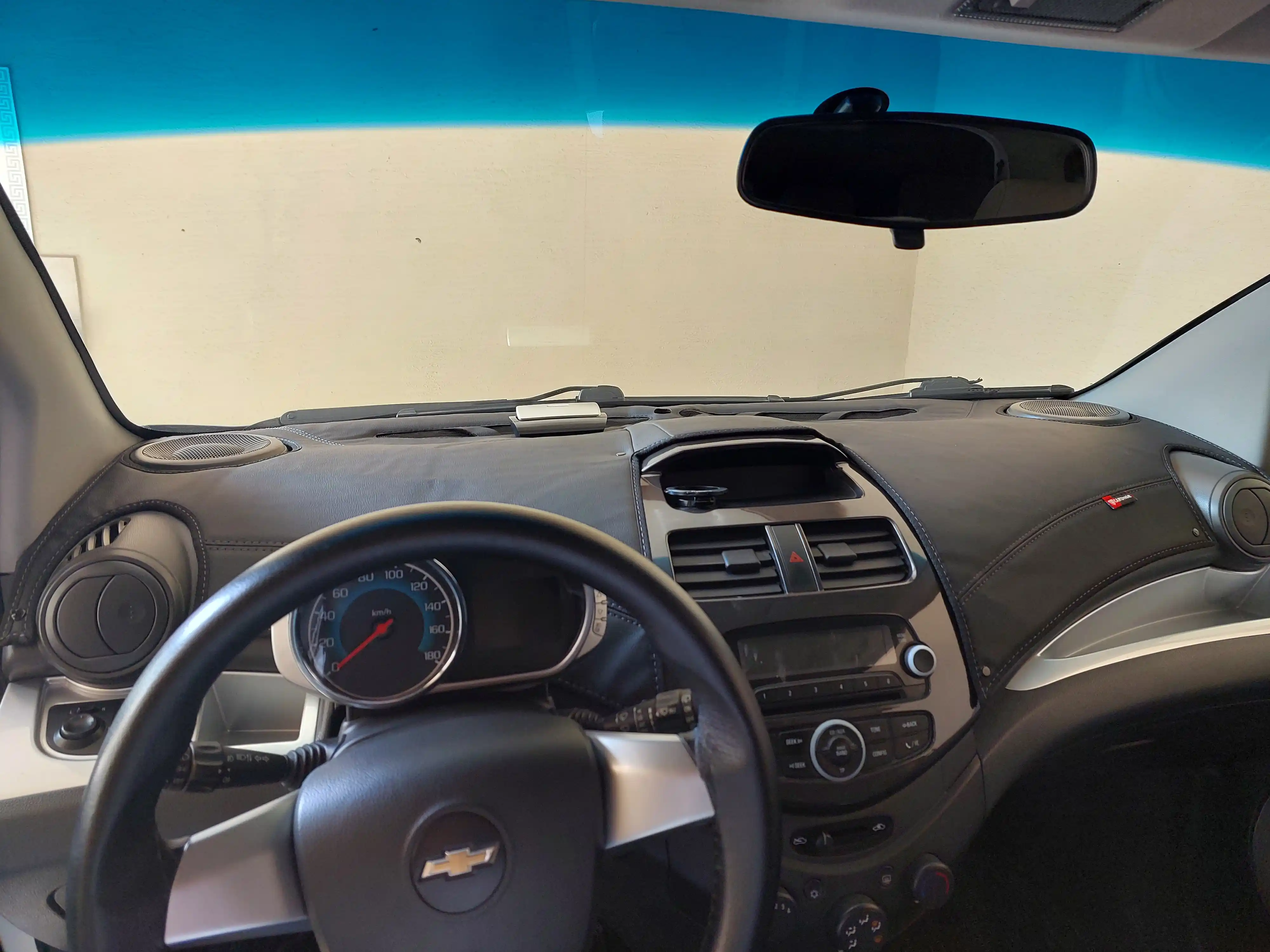 Коврик на торпеду автомобиля, кожа Lacetti, Gentra, Cobalt, Spark, Nexia, Onix, Monza