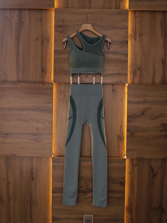 Ayollar sport to‘plami, fitnes va yoga uchun - top va legginslar, elastik mato