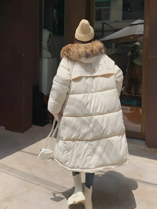 Ayollar uchun qishki parka kurtka mo‘ynali kapyushon bilan