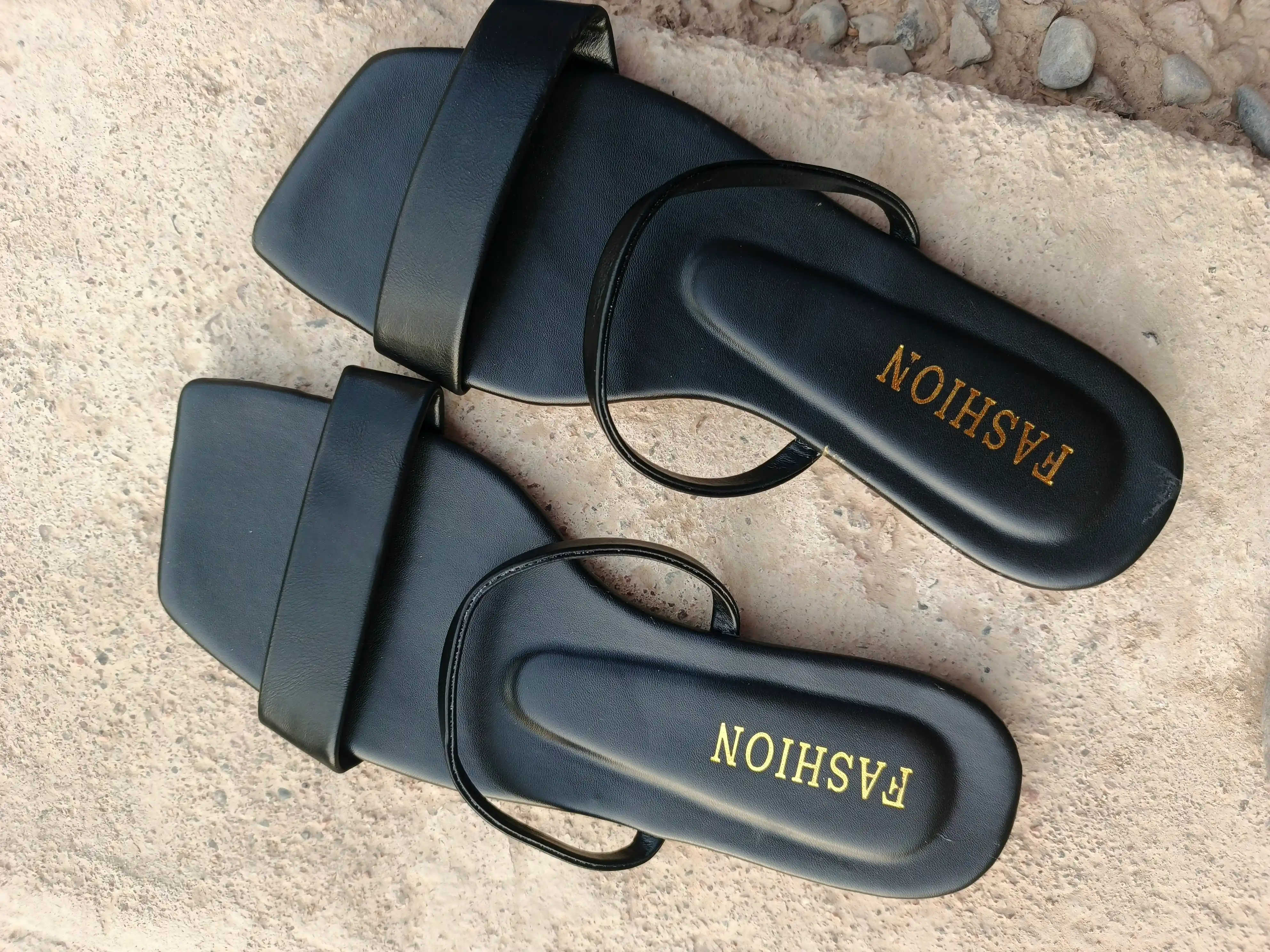 Ayollar botinkasi, yozgi sandal, shippak, shippak, kichik o‘lchamli