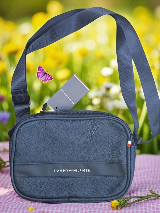 Барсетка мужская, через плечо, кожа, Tommy Hilfiger, в разных цветах и размерах