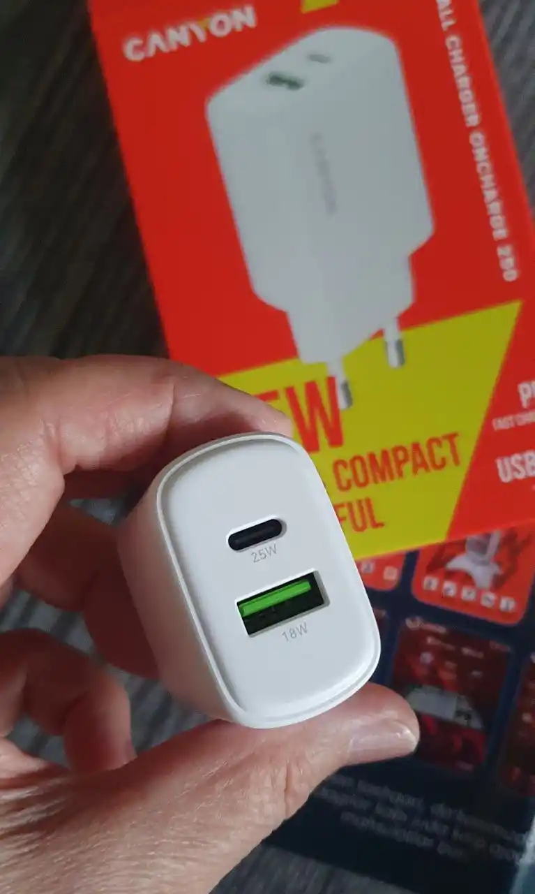 Iphone uchun universal zaryadlash qurilmasi, 20 Vt adapter, ikkita type-c va USB-A portli
