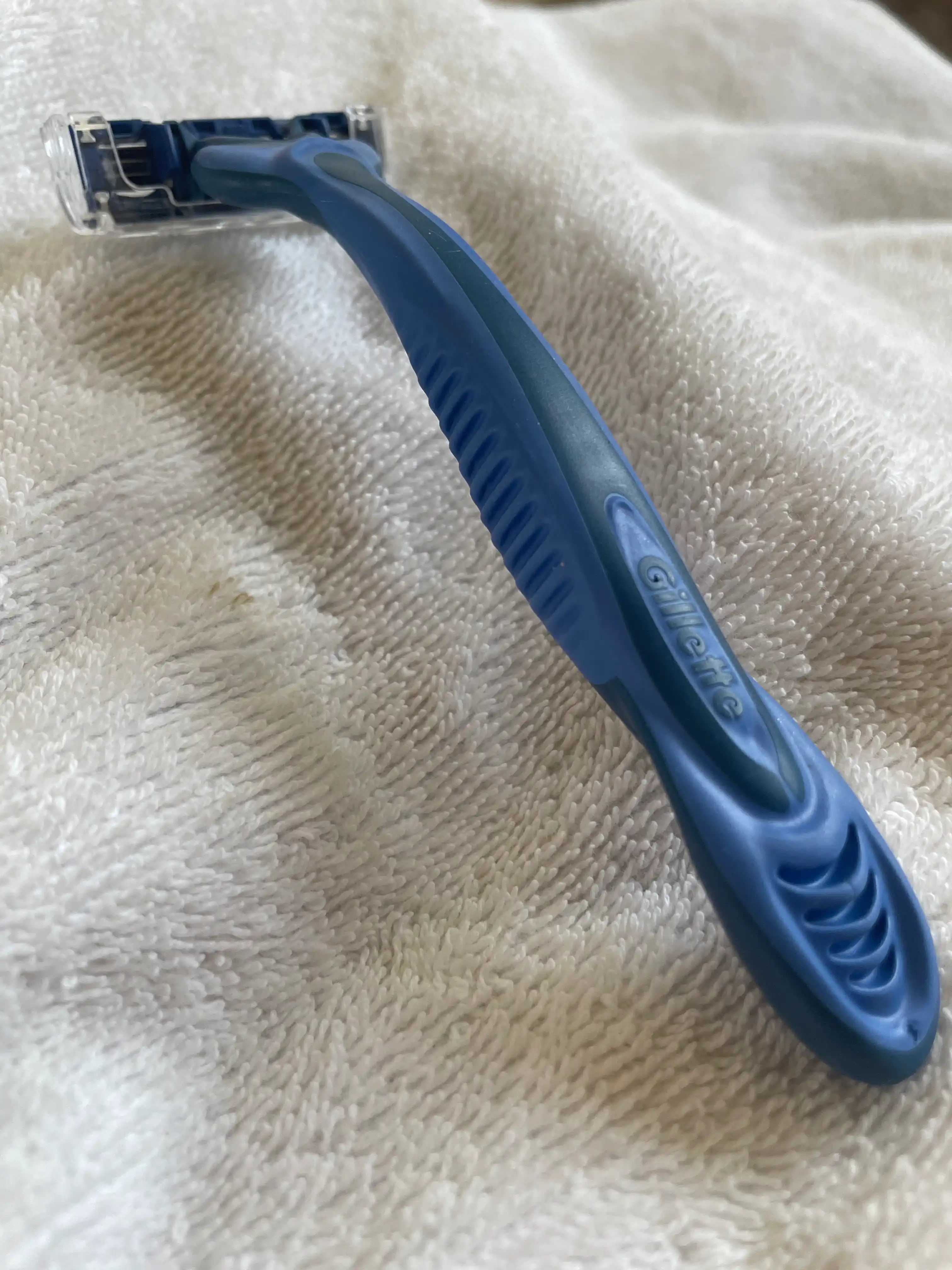 Gillette Bir martalik erkaklar ustarasi Blue3 Comfort Plus, 3 ta tig‘li, 3 dona, suzuvchi bosh