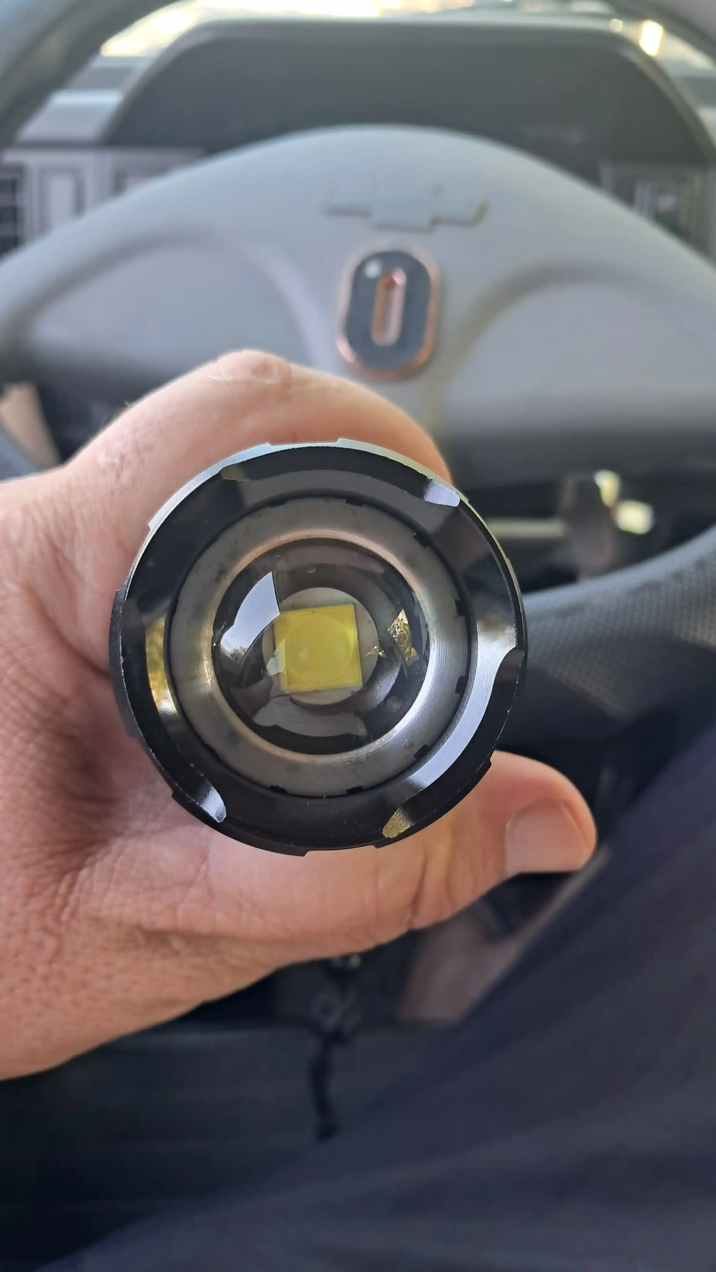 Qo'l chirog'i, LED, qayta zaryadlanuvchi, Zoom effekti bilan