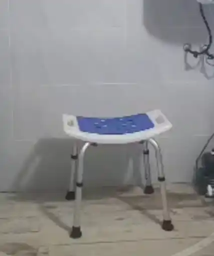 Stul dush va vanna uchun, tabureti, keksalar, nogironlar va xomiladorlar chomilishi uchun