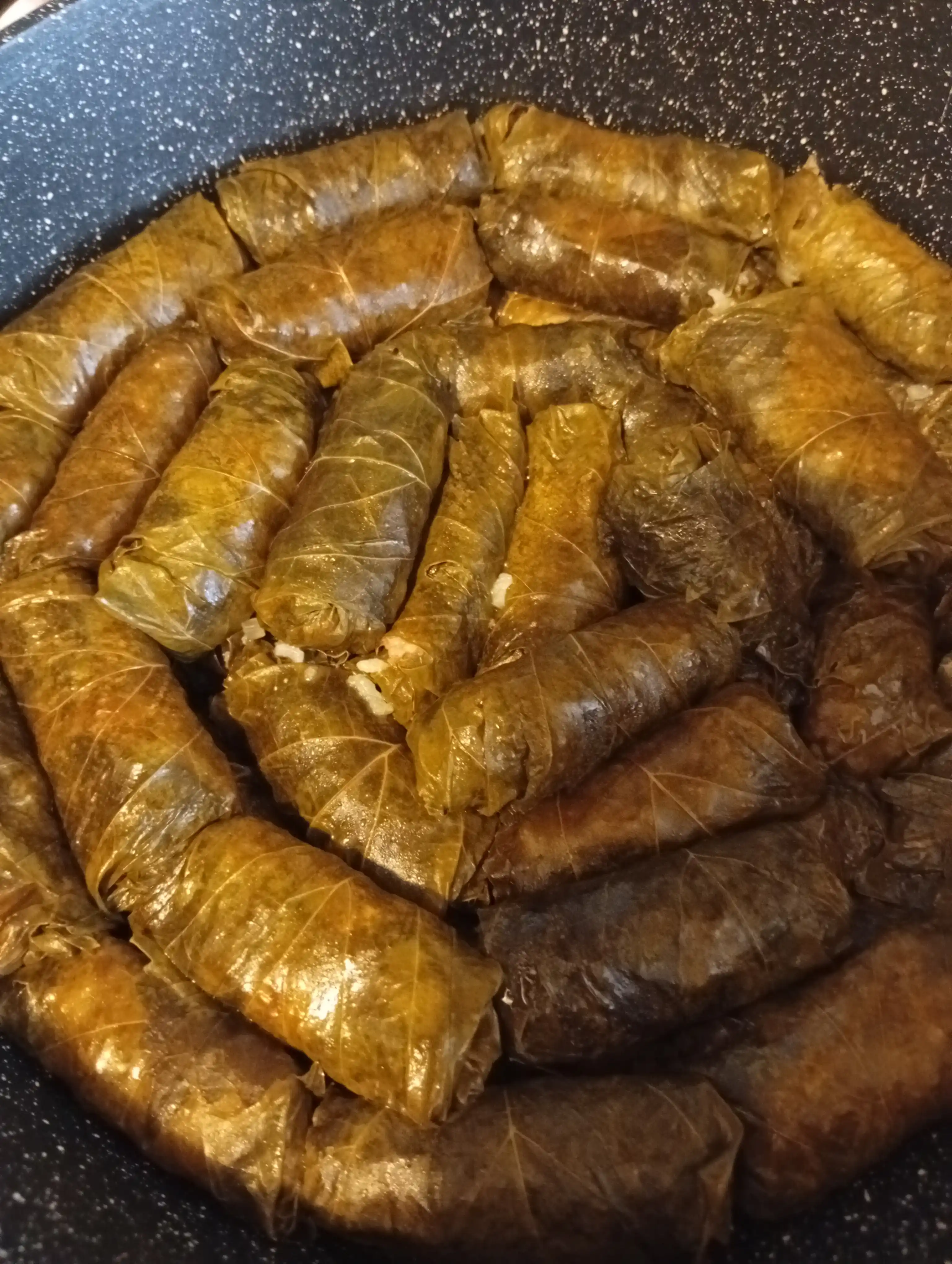 Dolma o'rash mashinasi