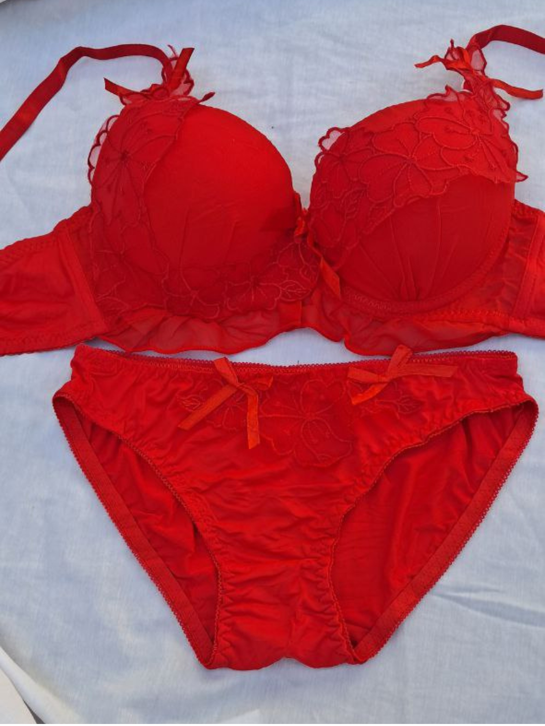 Ikki jinsiy aloqa uchun bitta katta dildo