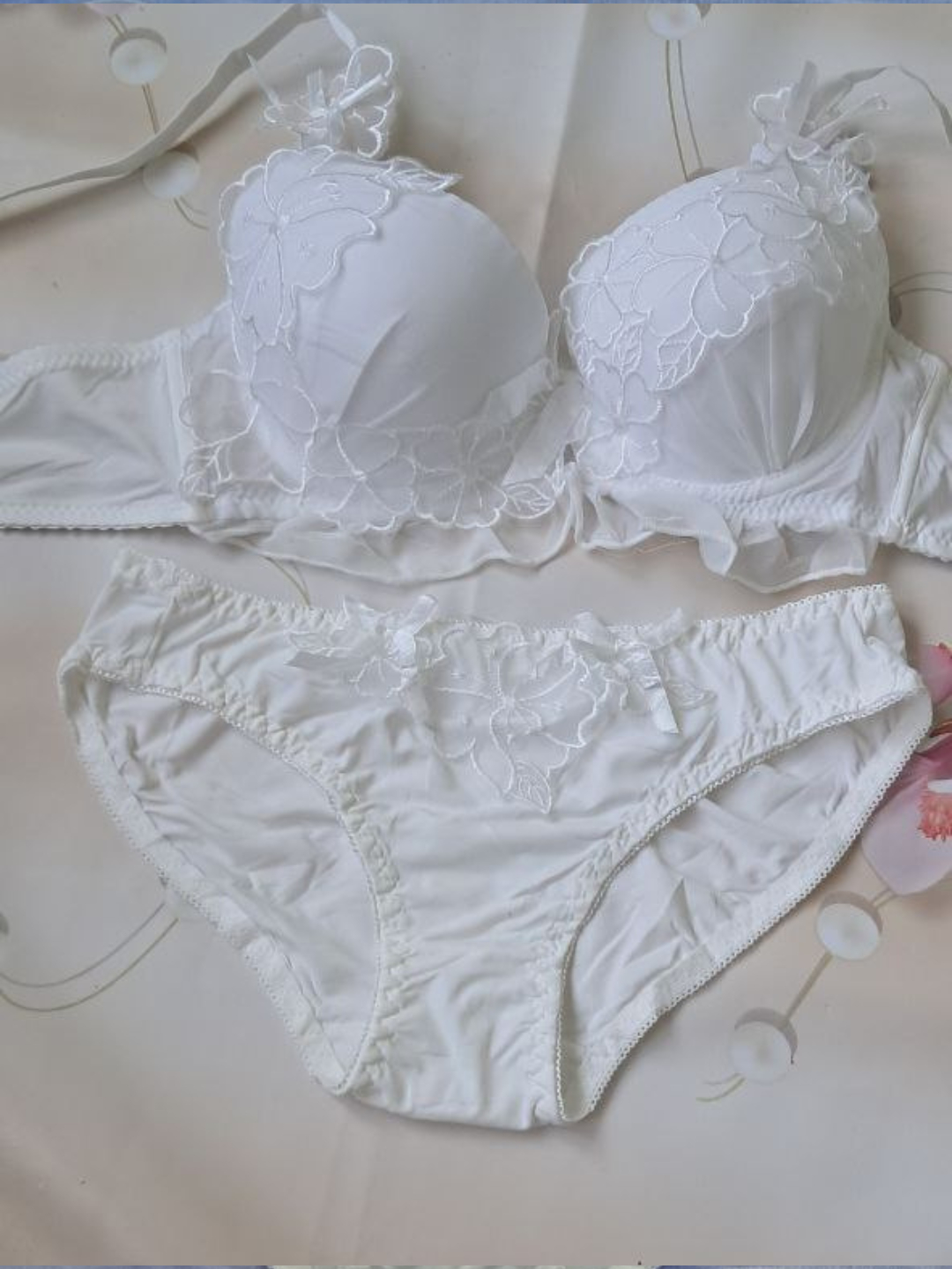 Ladybug va Cat Noirni qanday chaqirish mumkin