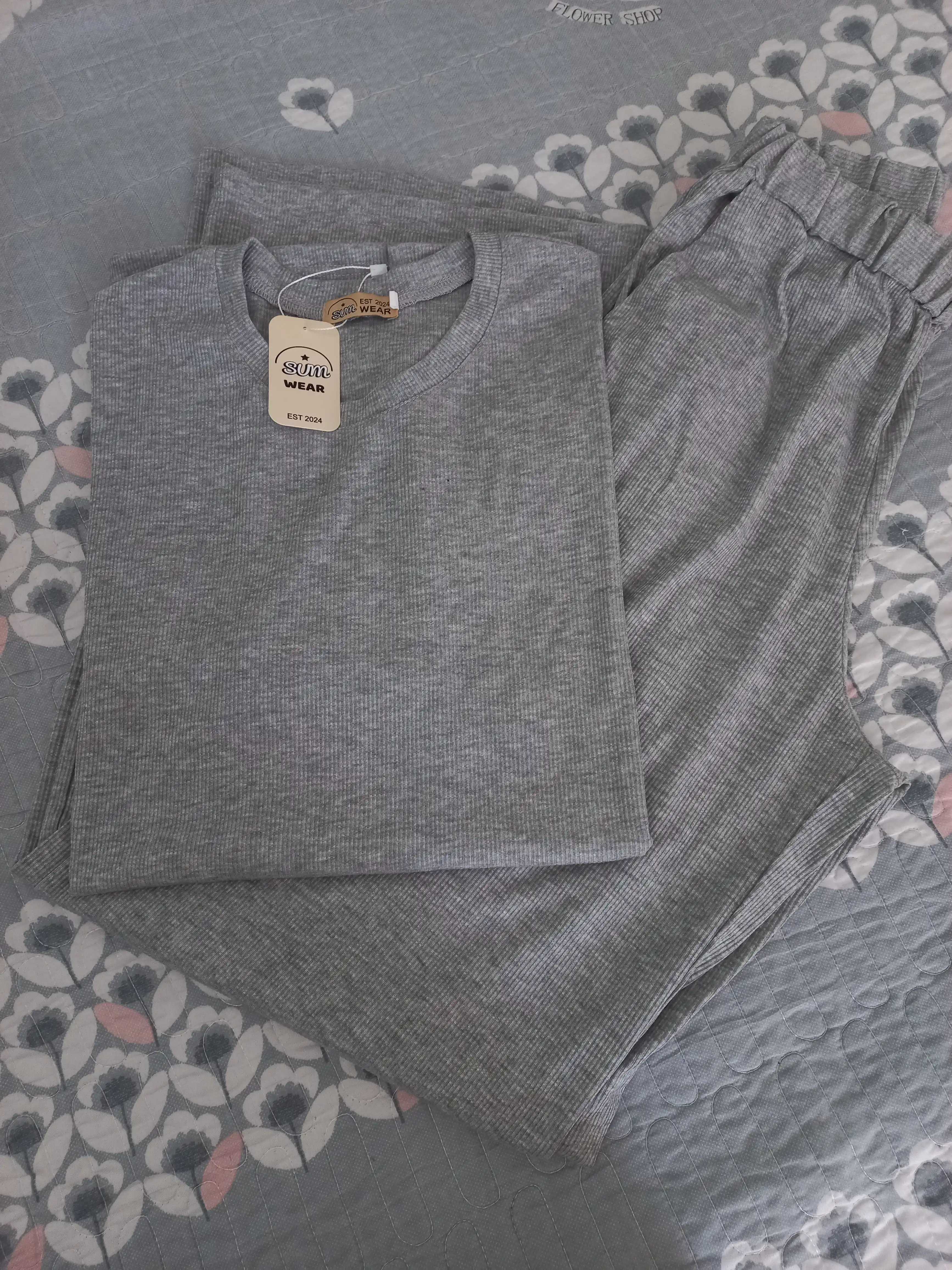 Комплект женской одежды, футболка и брюки Sum Wear Collection, S-M. L-XL