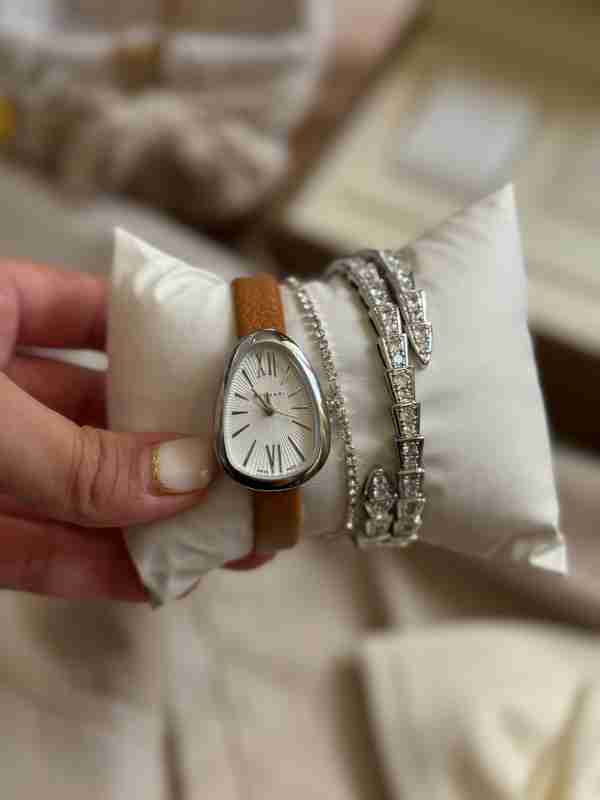 Uxlayotgan uy bekalarining porno fotosuratlari Oyinchoqlar bilan gimnastikachining porno fotosurati