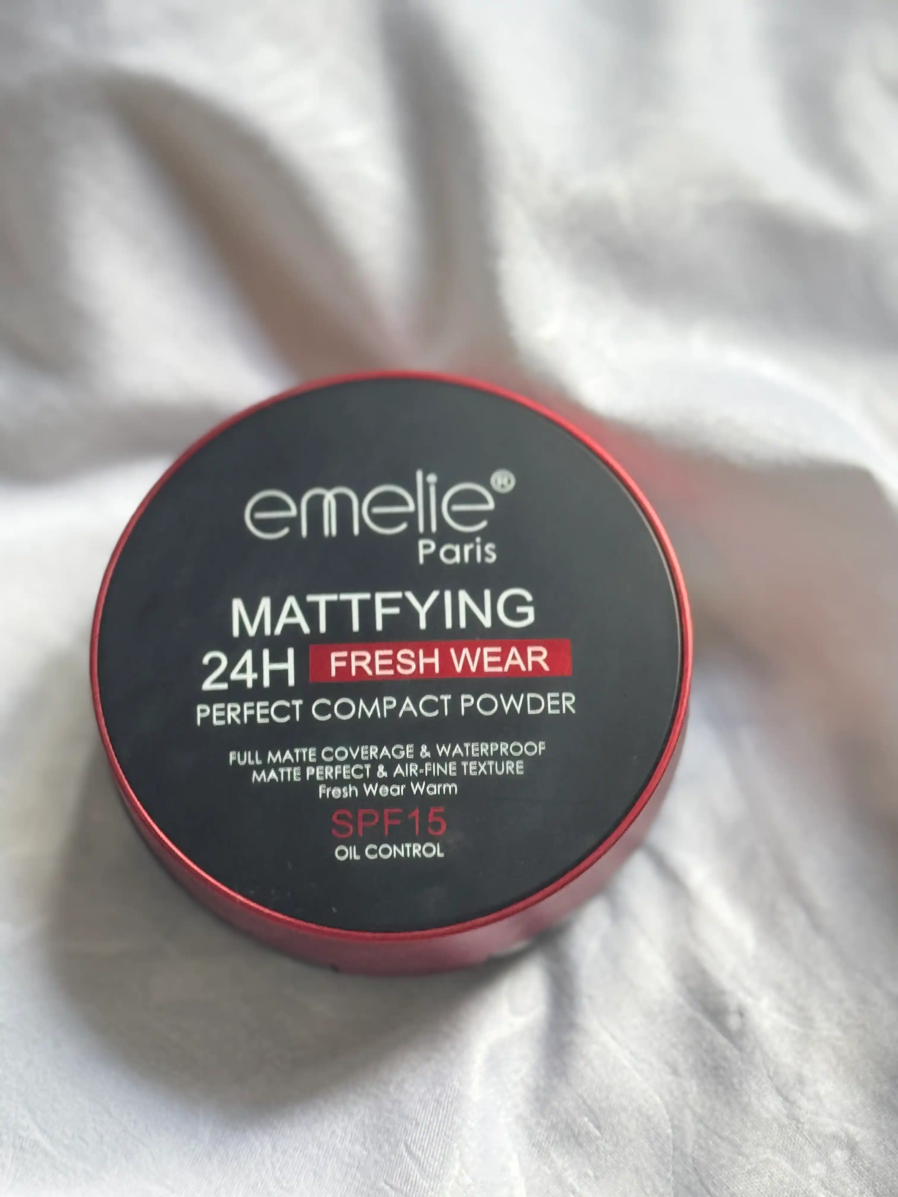 Emelie matlovchi upa, 01 va 02, 2 tasi 1 da, 24 soat mat tekislaydi, SPF 15